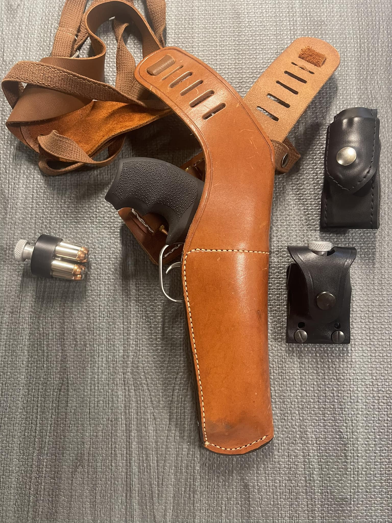 Bianchi X-15 shoulder holster for medium firearms