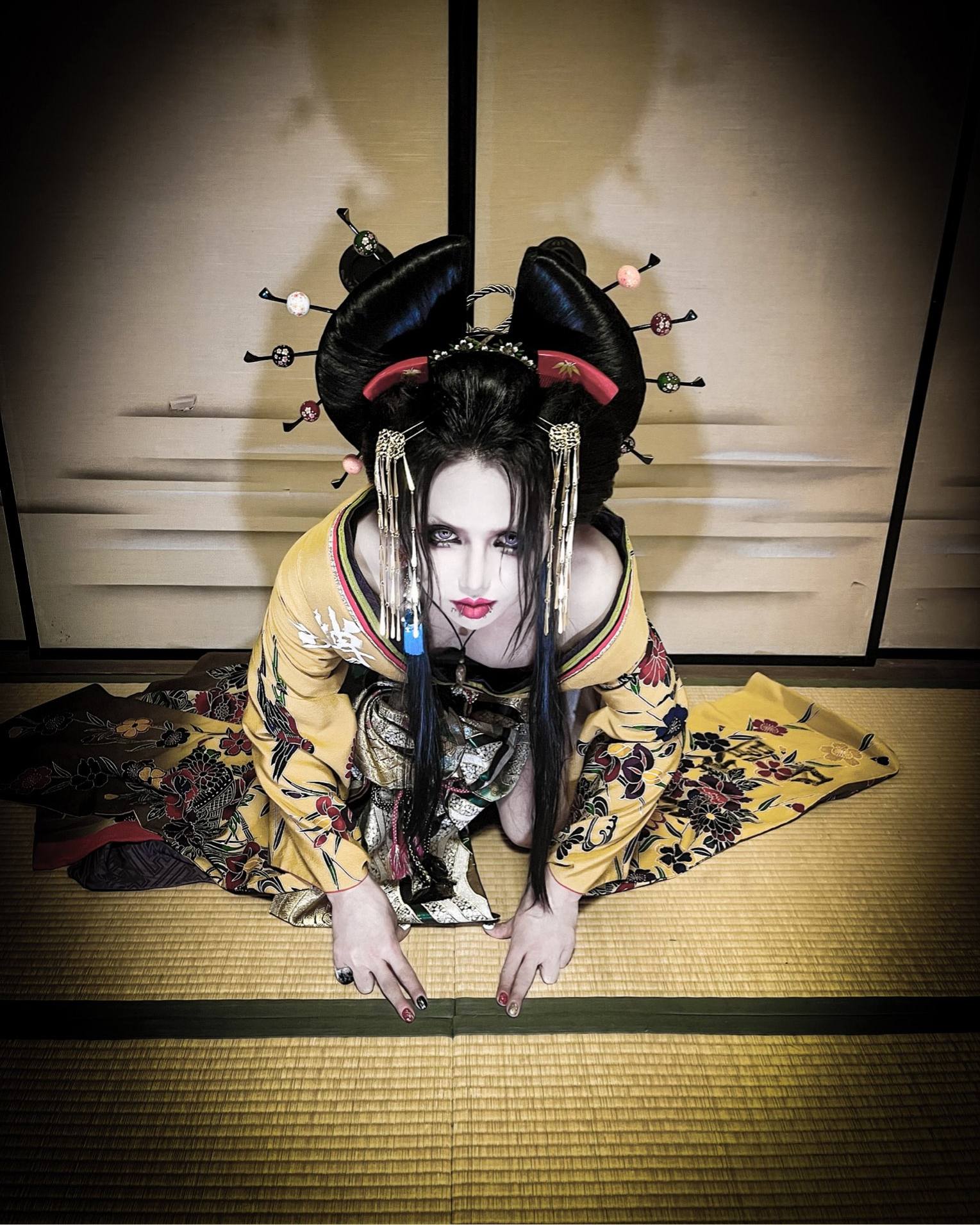 內附影片連結】 隨著DazzlingBAD Gt.綾葉在DazzlingBAD〜呪縛憑霊