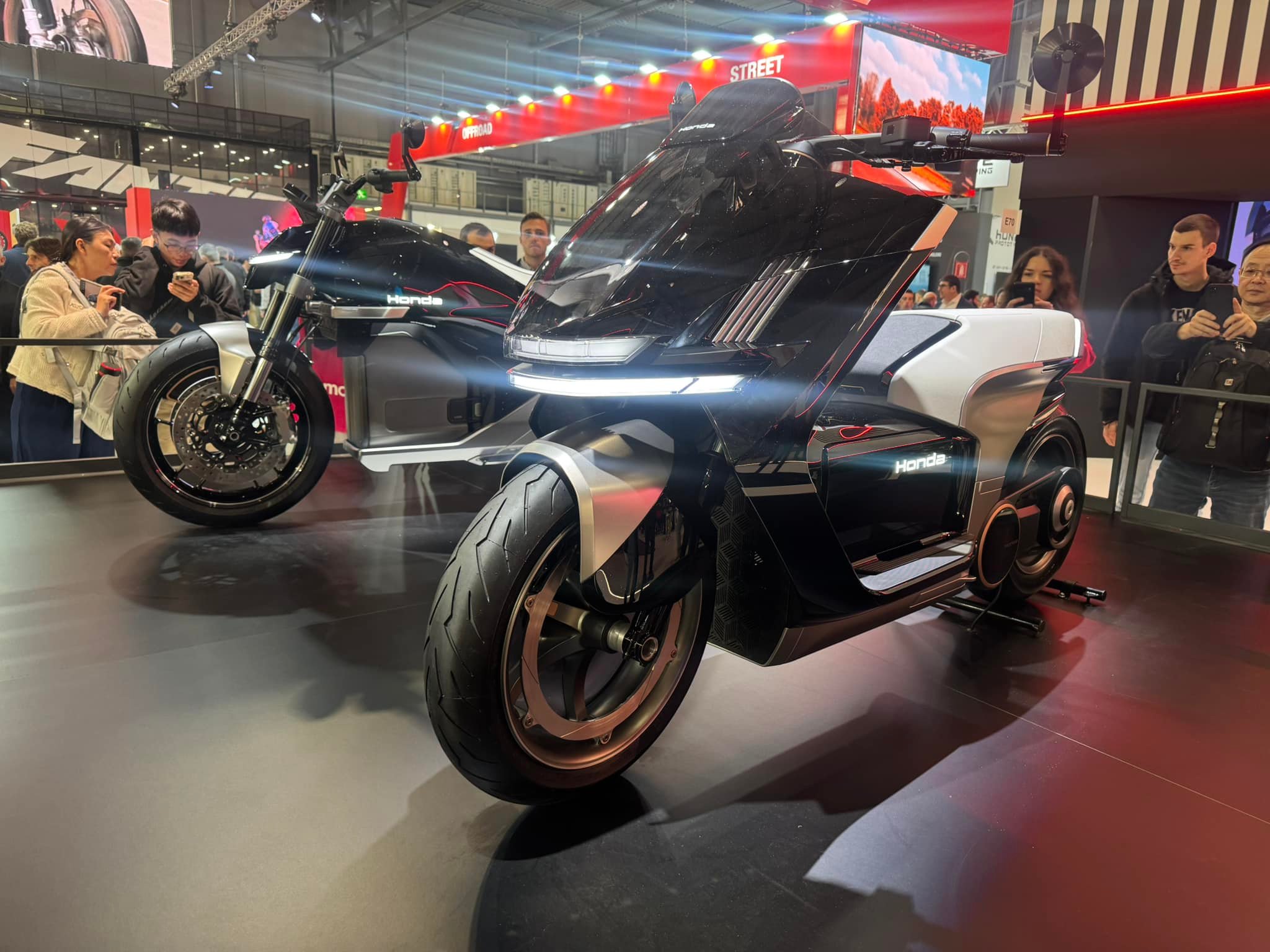 เปิดตัว scooter ไฟฟ้าใหม่... - จอห์น ไรเดอร์ - John Rider