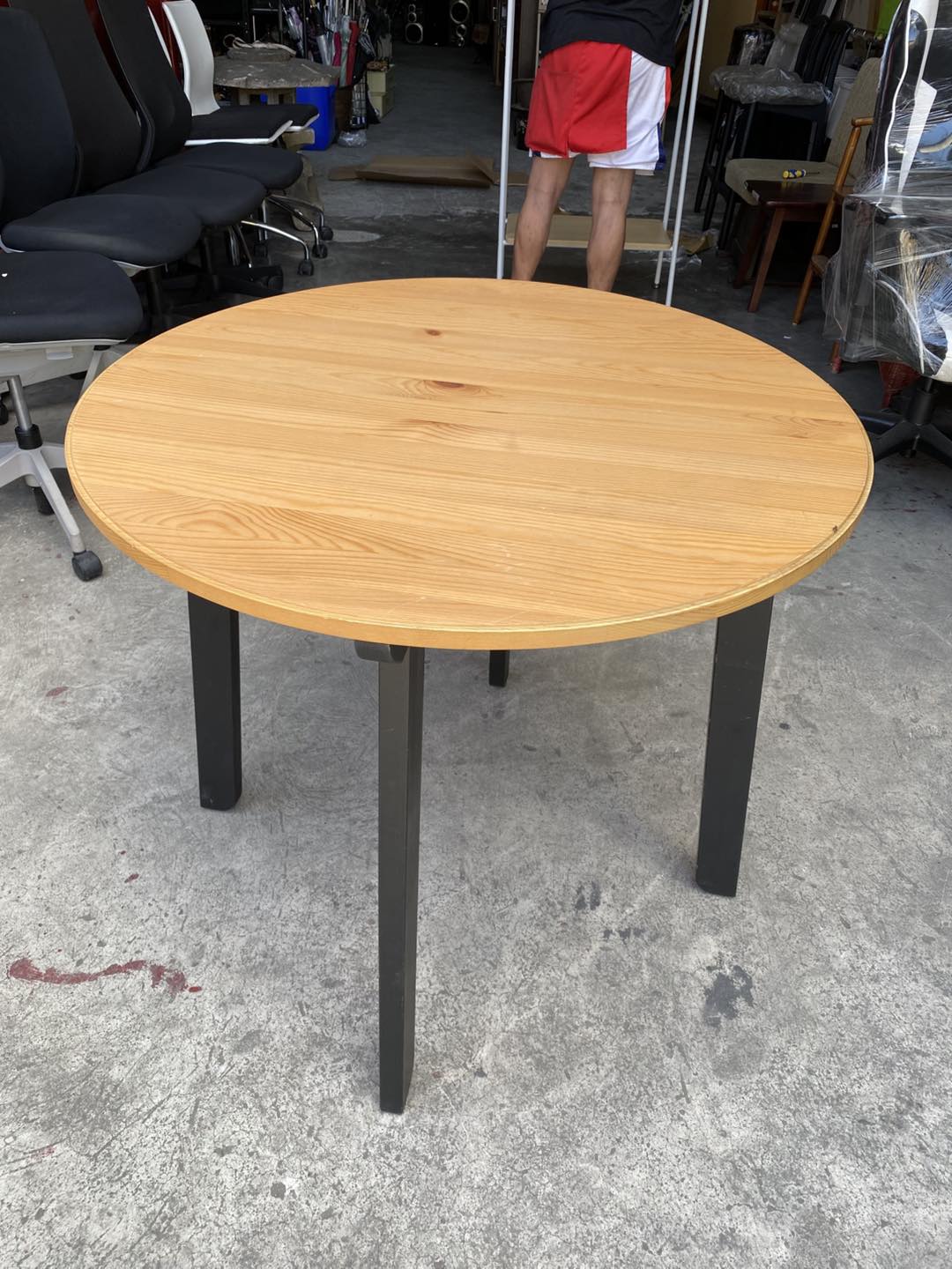 SOLD❗❗❗ Simple, sturdy, and timeless! The IKEA GAMLARED Round
