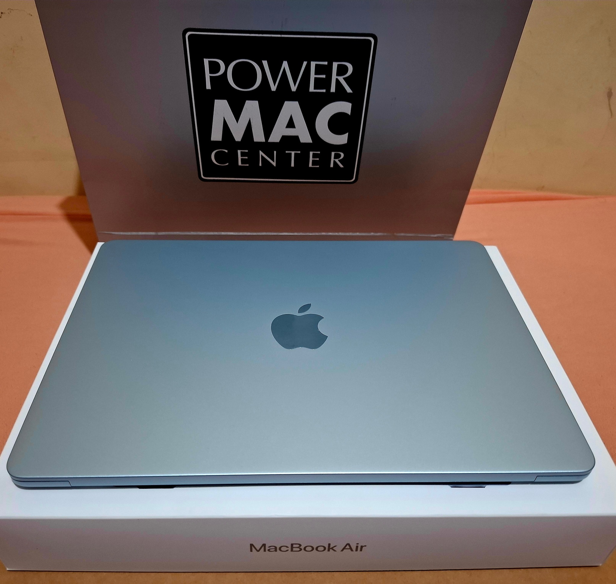 FOR SALE OR SWAP: Almost new Apple MacBook Air M4 MW133PP/A 