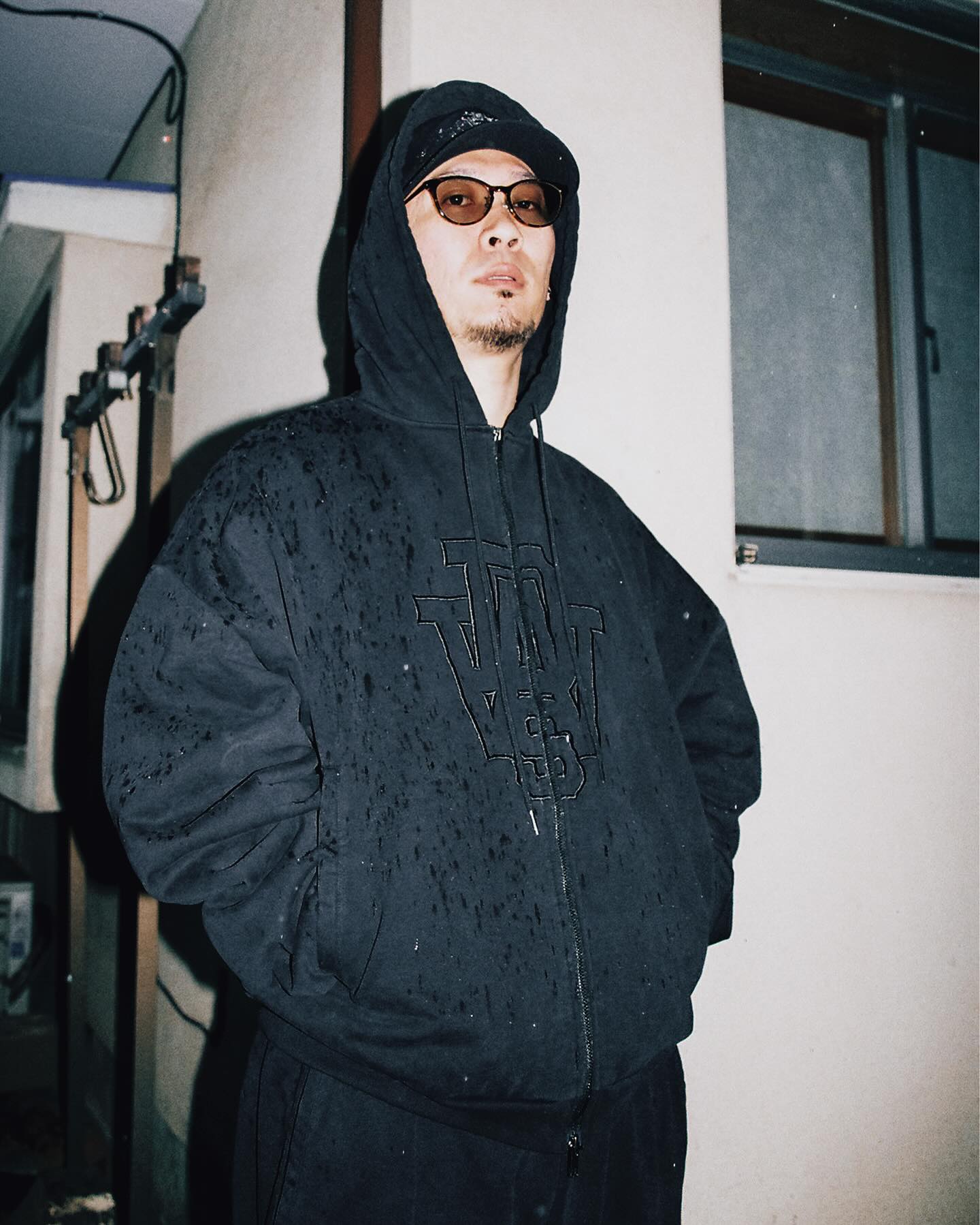 14oz “HOME TOWN” ZIP HOODIE / SWEATPANTS Model 岩本薫 / Painter 
