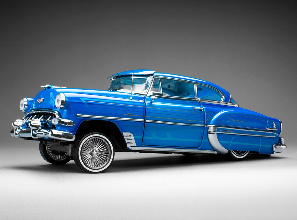 COLLECTORS… 🏁💙 Item #1721 brings serious lowrider vibes in 1:18