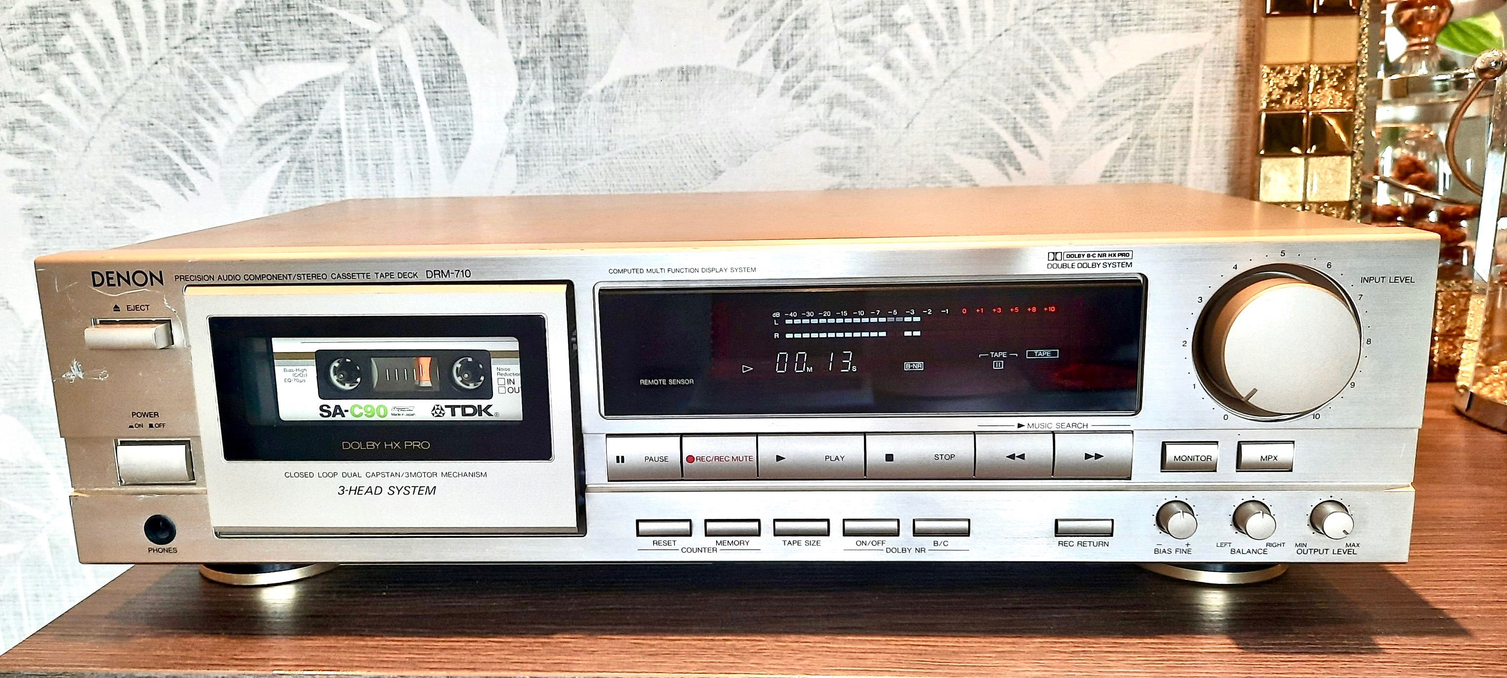 The awkwardly shaped Denon DN-990R MiniDisc Recorder studio stereo