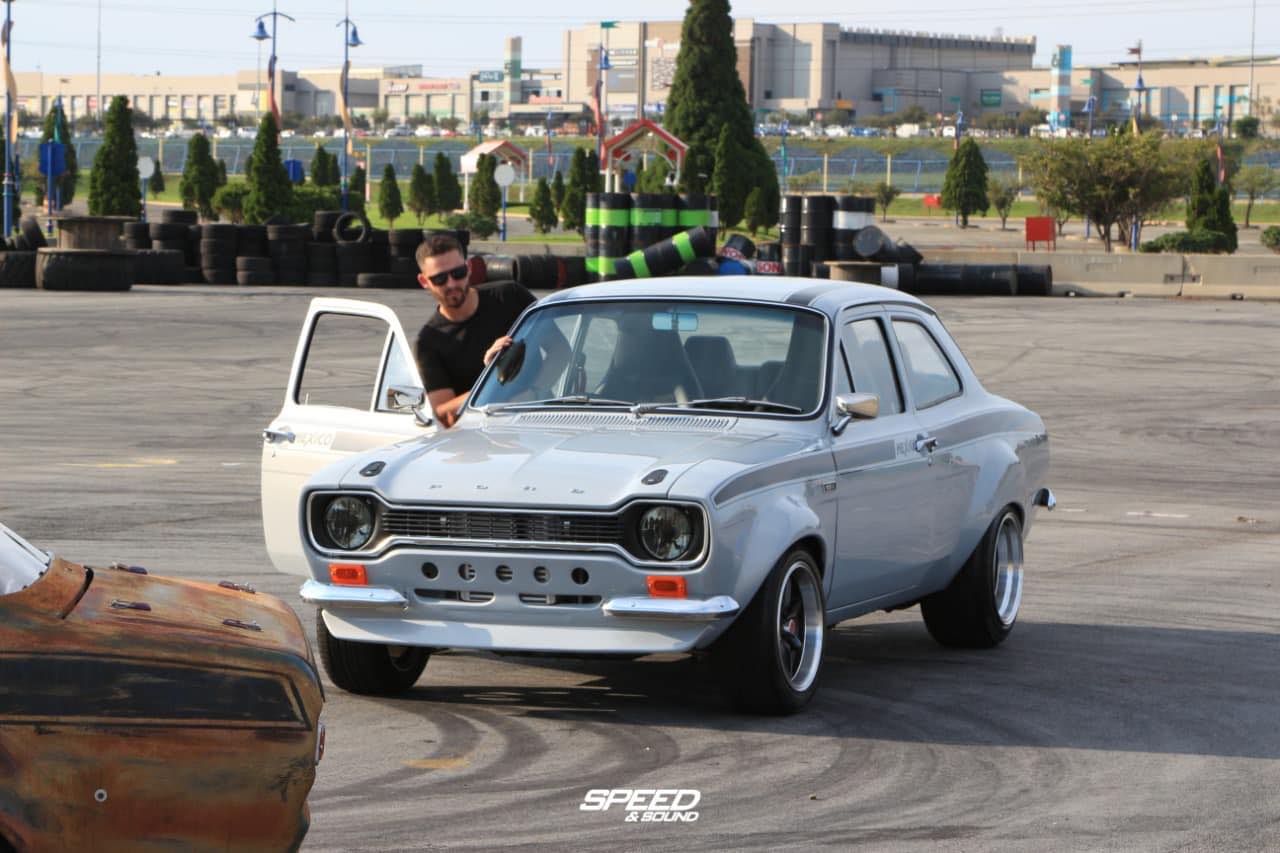 Classics_to_Restomod
