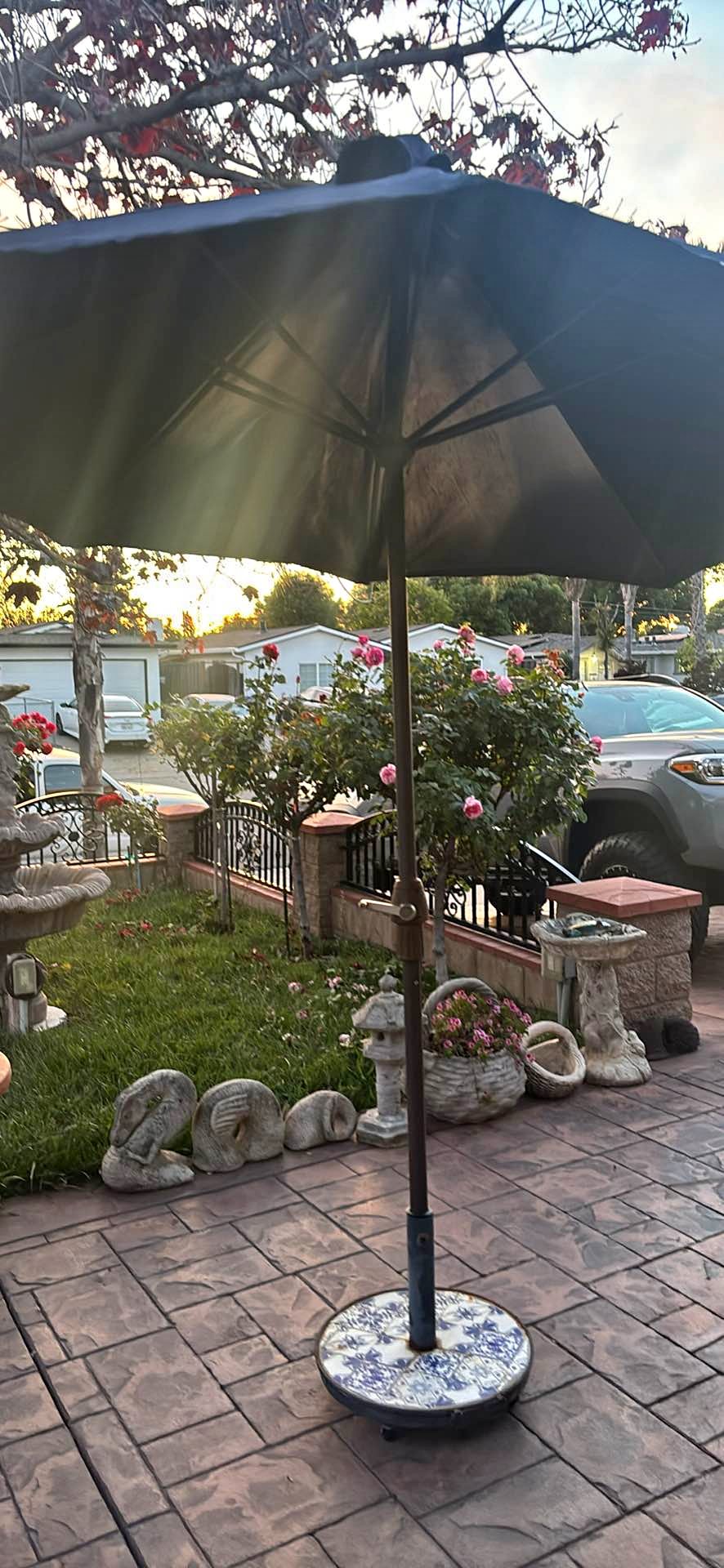 9 foot offset patio umbrella COSIEST x 11.5FT Umbrella, Cantilever Hanging Outdoor w/360-degree Rotation, Handy Crank, UV & Waterproof Canopy, 6 Ribs for Market, Backyard, Poolside, Garden : Patio, Lawn & Garden seller_cost:SKY9597:699.99 completely shaded SIZE:198 Arlmont & Co. 10'