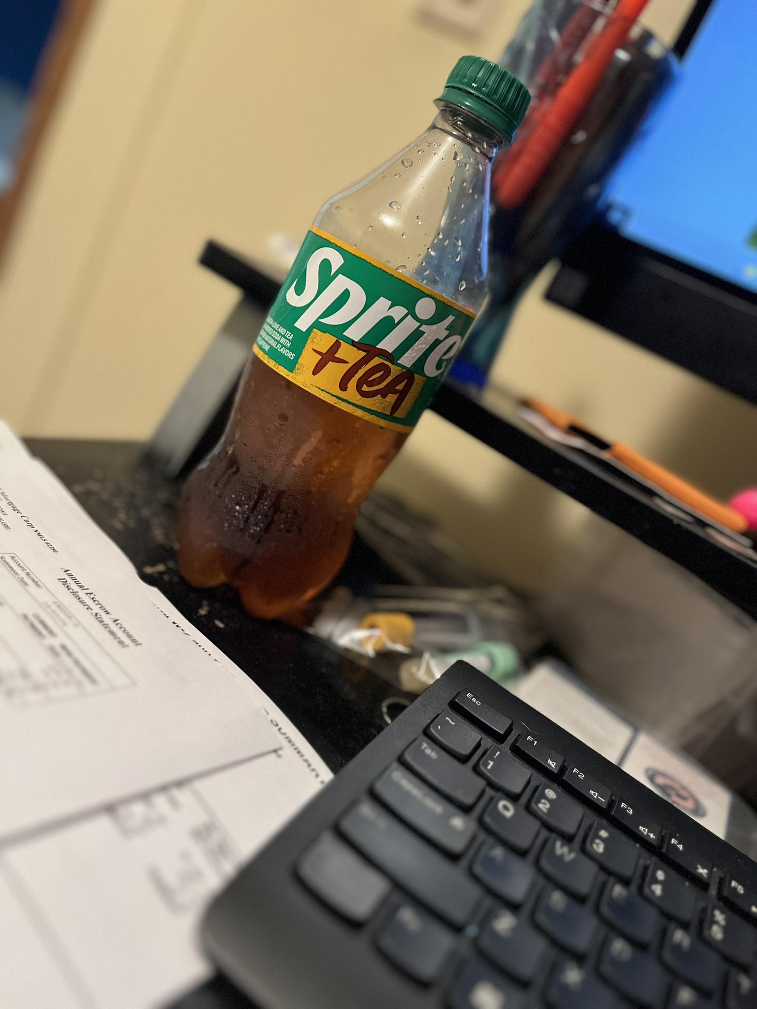 sprite flavored vape + Tea tastes like sweet tea got carbonated, dumped lemonade, and started dating a vape. 💅🫖💨 It's giving “bless your heart” with a side of chaos. 10/10 for drama, 6/10 for Breeze Prime 6000 Puff terpenes--Alpha-Caryophyllene Flavor:Grapefruit Durban (Sativa)
