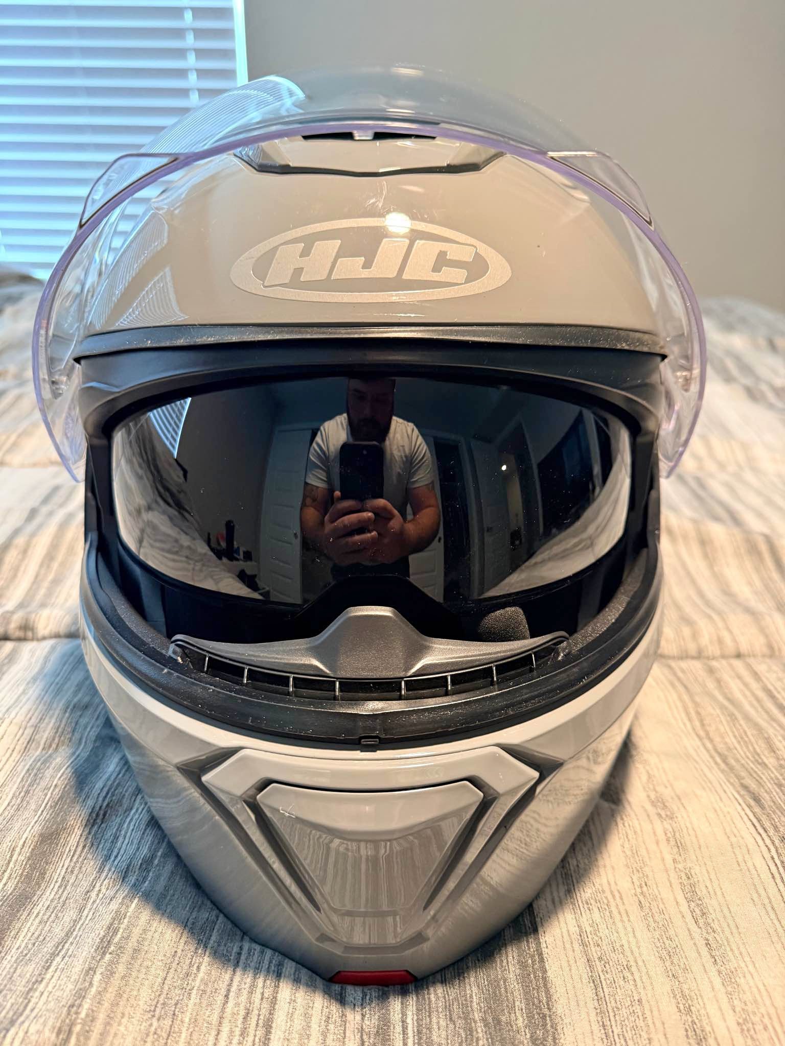 cheap used motorcycle helmets for sale Shoei RF-1400 Helmet The compact Motorcycle helmet used 1 time