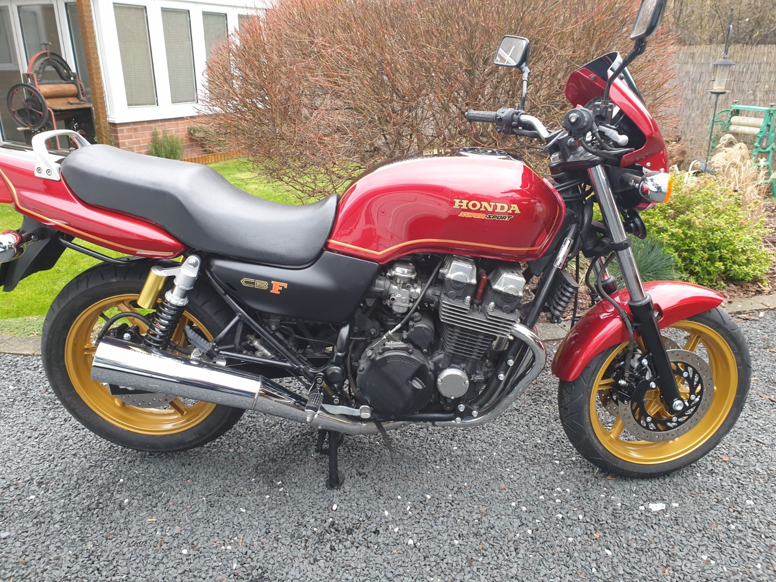 Check out this 1996 Honda CB750 F2N, complete with a CBX1000 style 