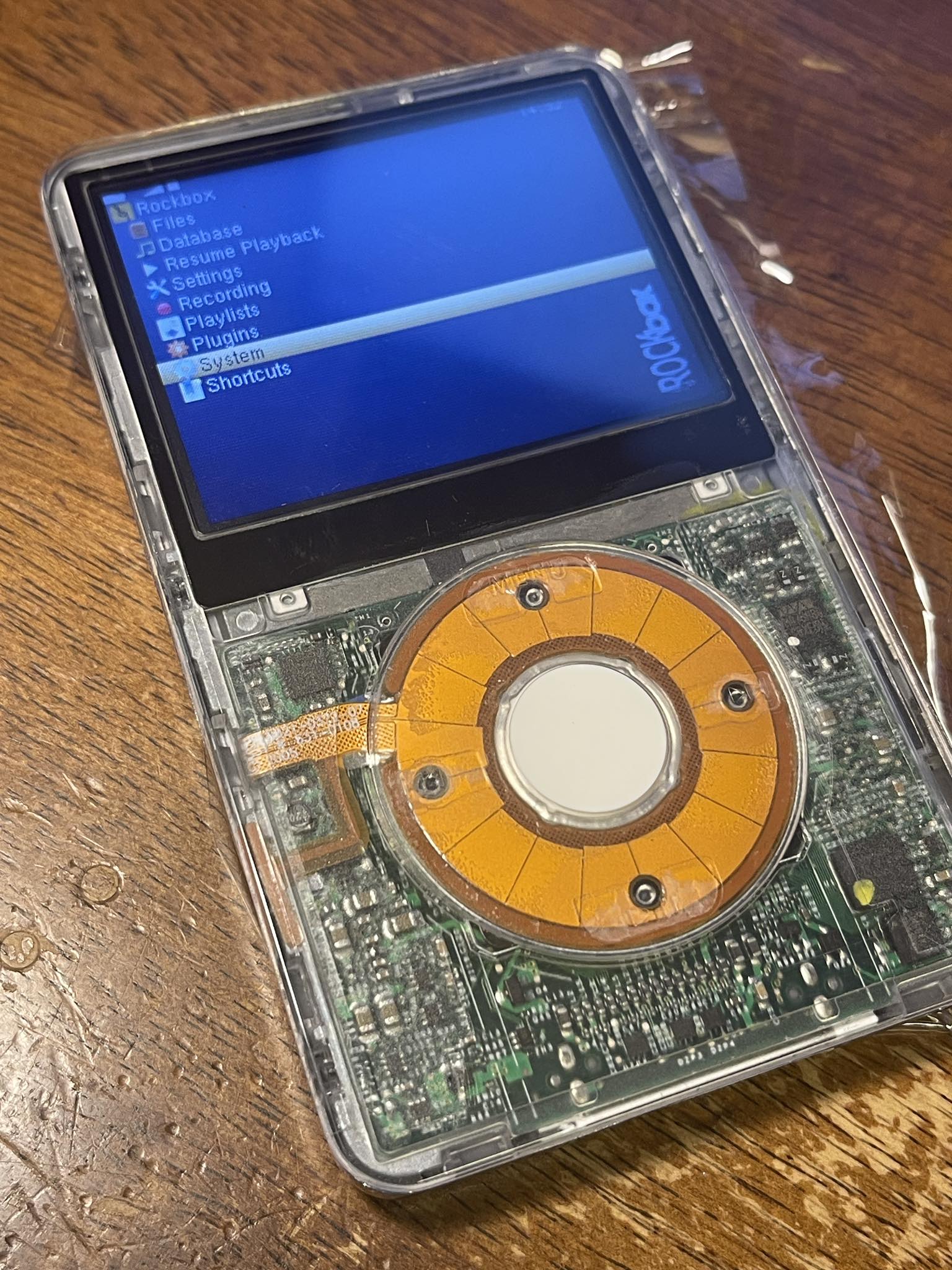 iPod Classic 5th gen plays FLAC with Rockbox and 128GB SSD