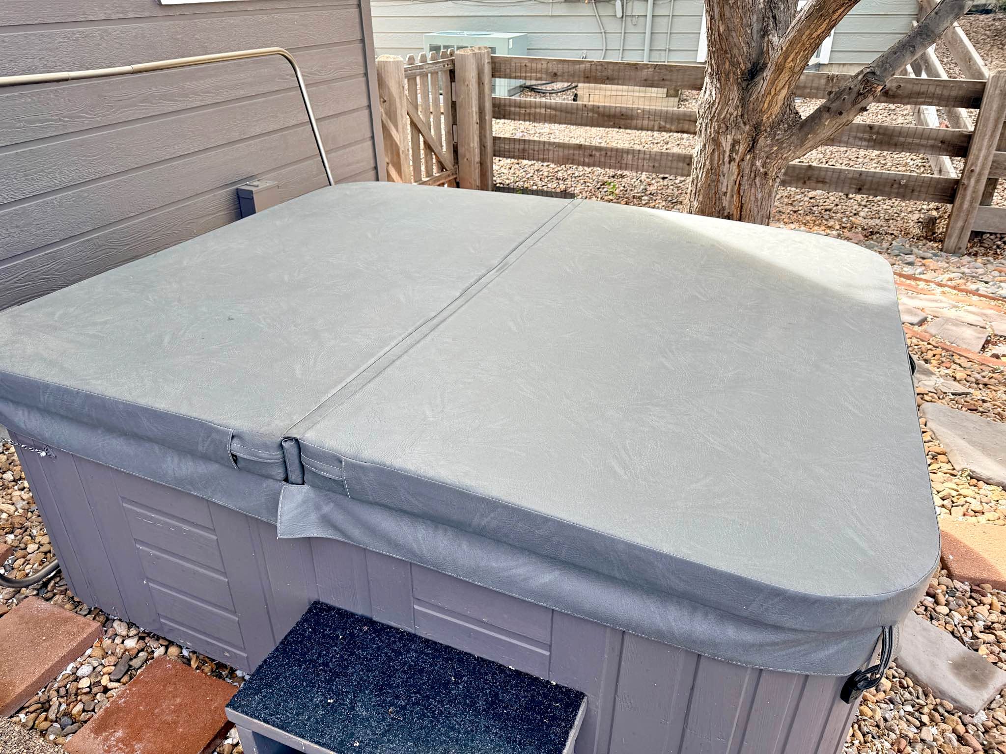 Used Hot Tub Covernull