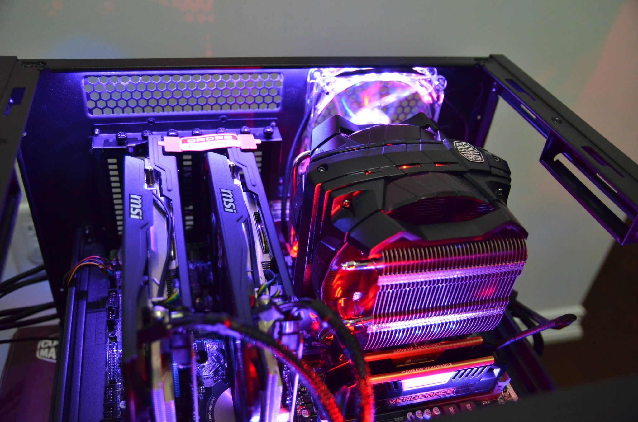 Showcasing my 2013 gaming PC build with i7-4770k and 2x R9 290s