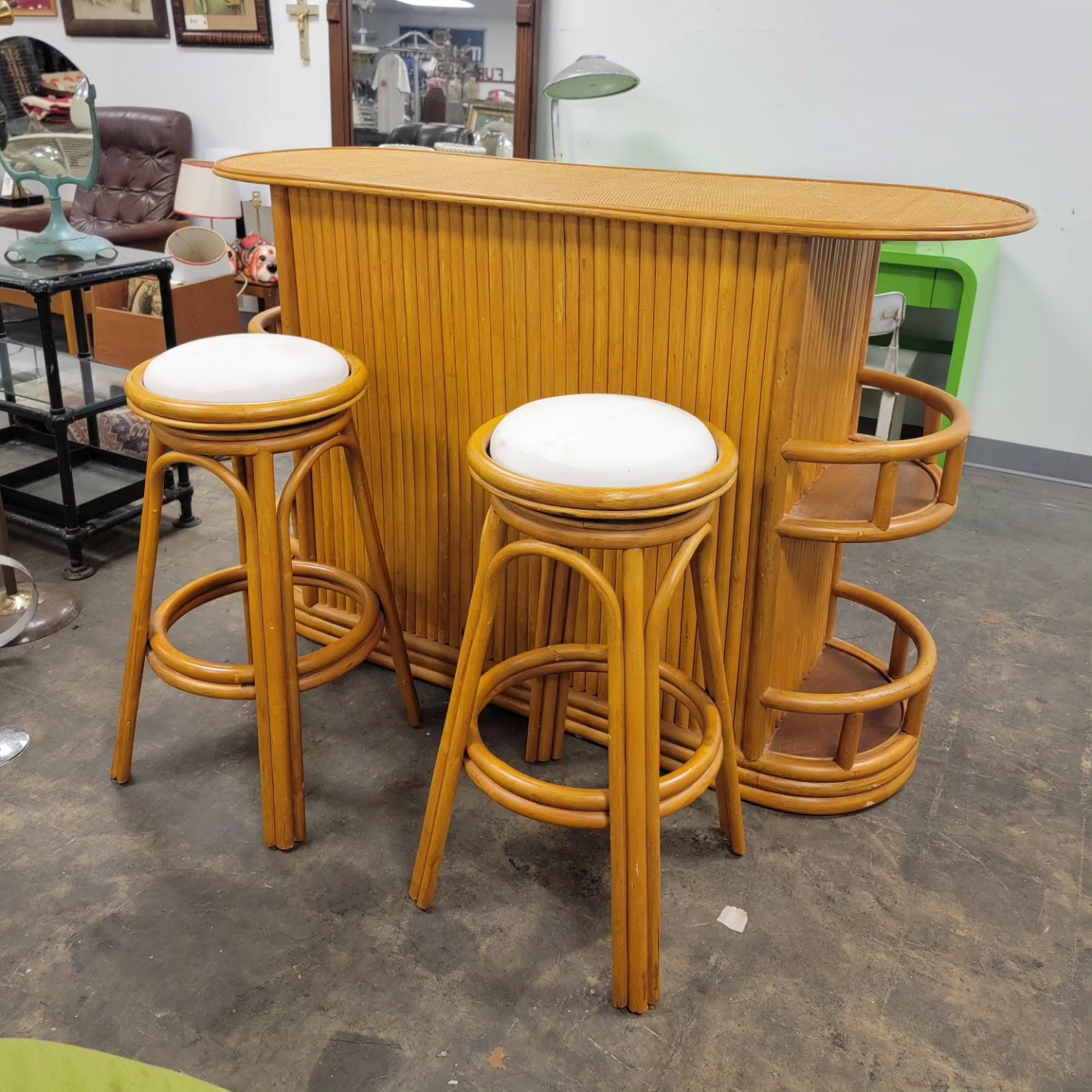Tiki bar treated with teak oil, in great condition. Used outside