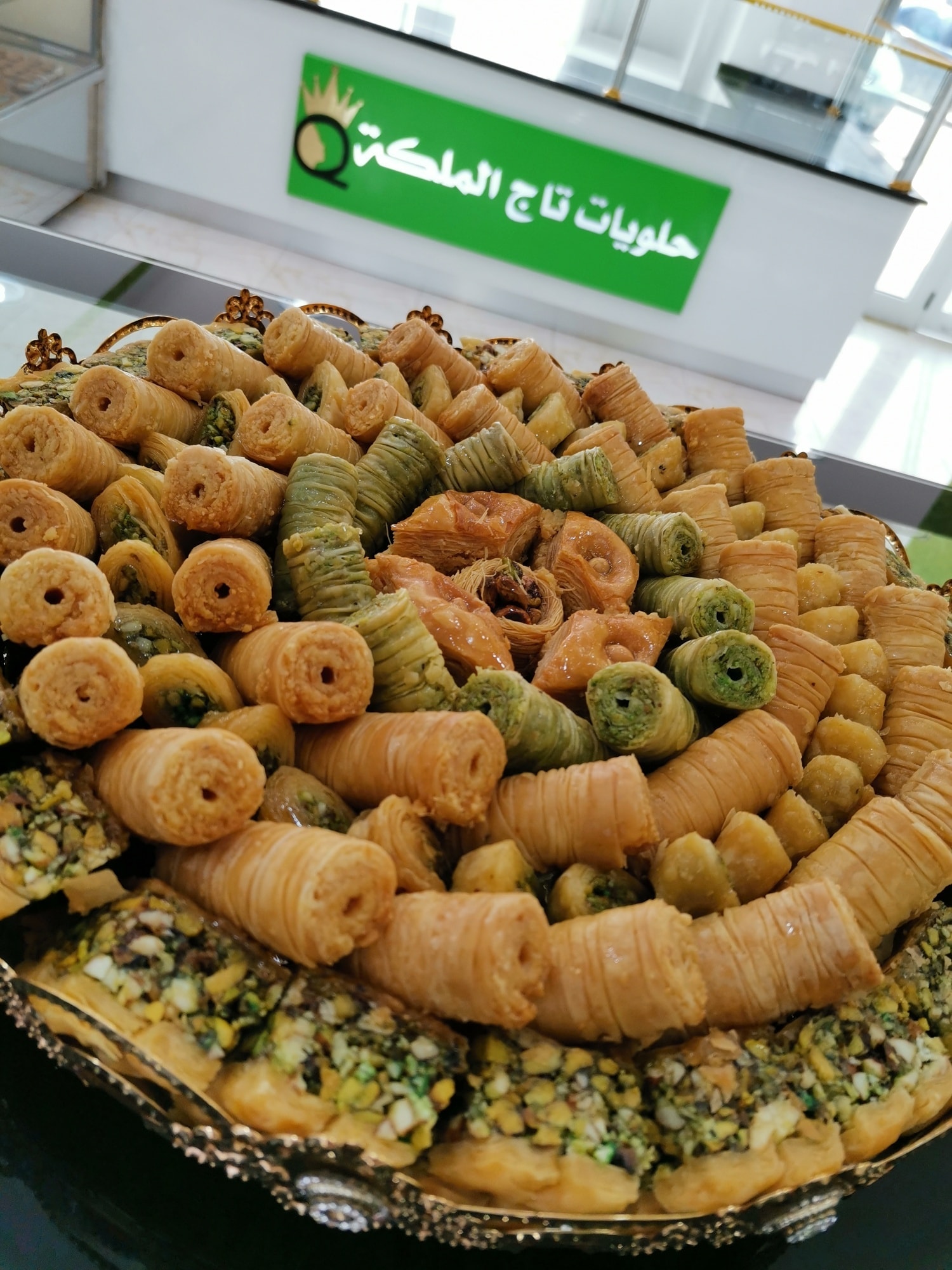 حلويات تاج الملكة Home Facebook