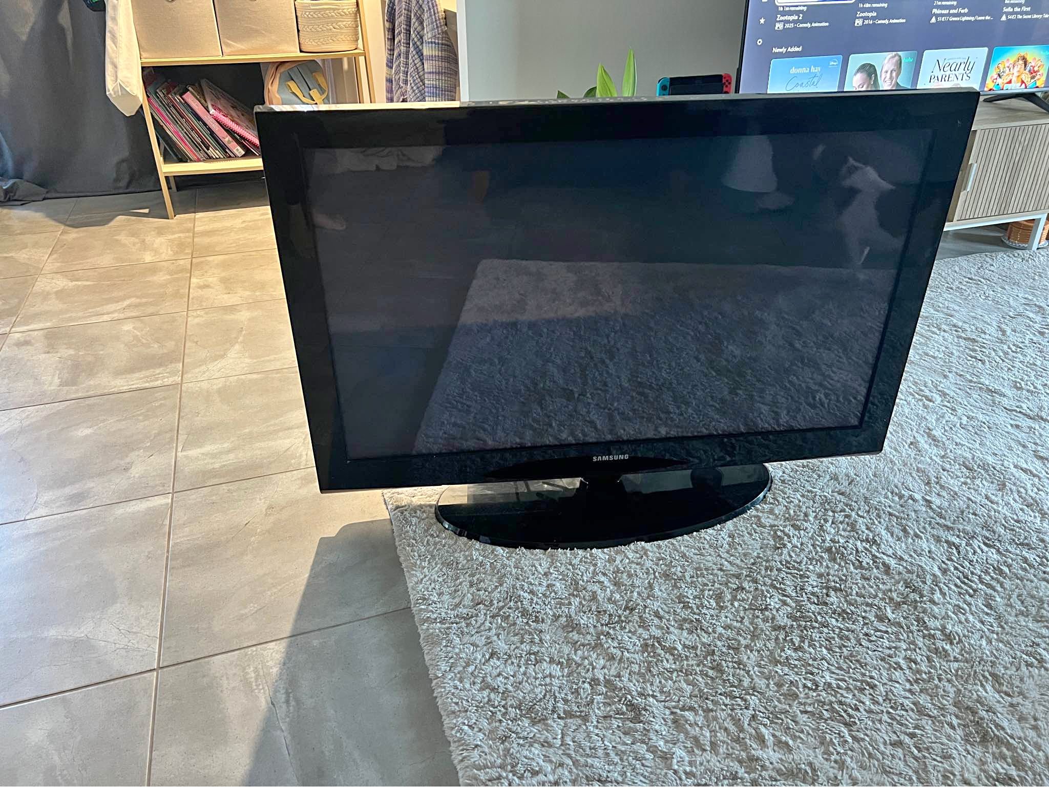 FREE tv maybe 50” NIRIMBA - TV's - Sunshine Coast, Queensland ...