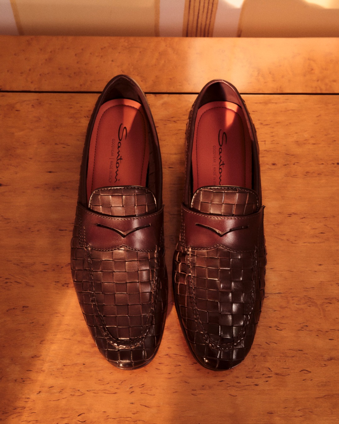 santoni dress shoes Induct Derby by resulting in nuanced hues that fade from one to the next to bring out the harmoniously balanced lines of the silhouette Santoni Men's Polished Brown Leather