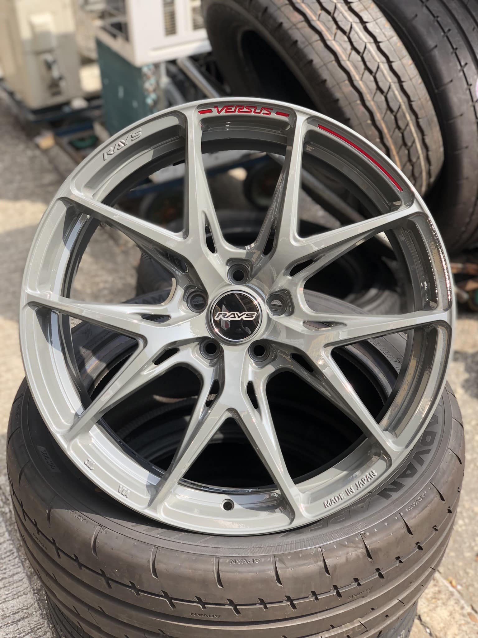 RAYS VERSUS VV21S 20X8.5 et45 5x108 Arms Gray/MC Letter/RAP(Red