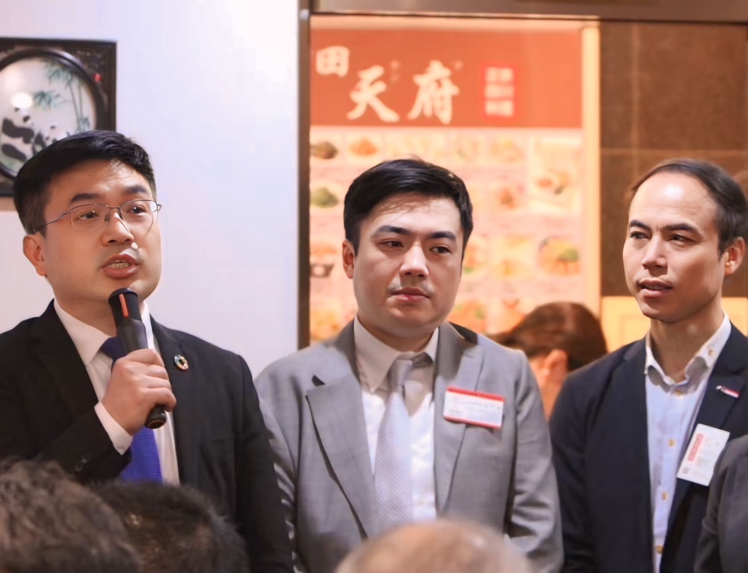 Hideyasu - 左より在日中国大使参事官・洪志杰氏、㈱嘉恒貿易代表取締役社長潘 暁風氏、エリート協会・執行会長林強氏 林氏は味坊グループ ...
