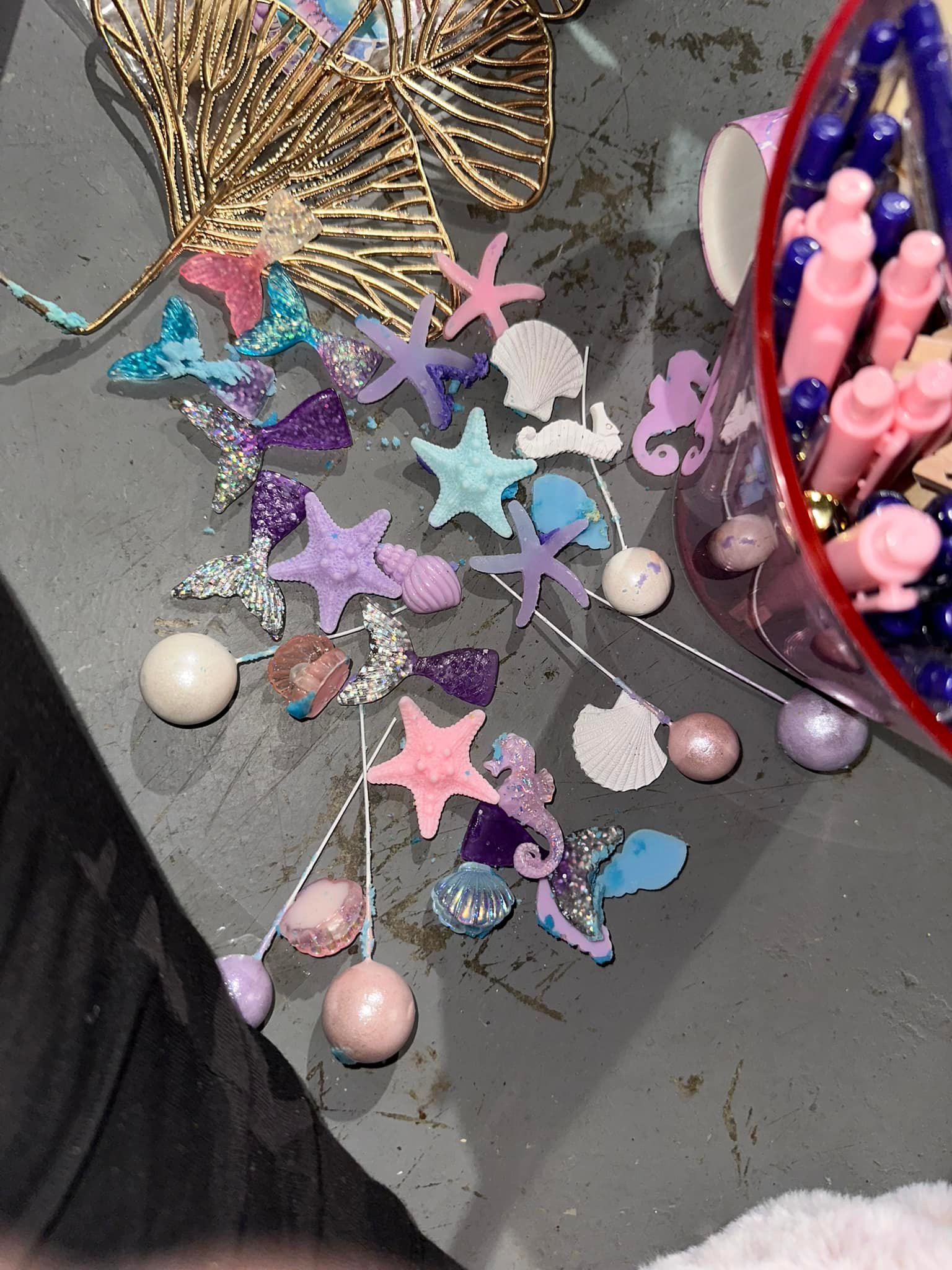 Let’s Be Mermaids Candy Guessing Game – Baby Shower Or Birthday Party Game With 1 Stand & 40 Cards