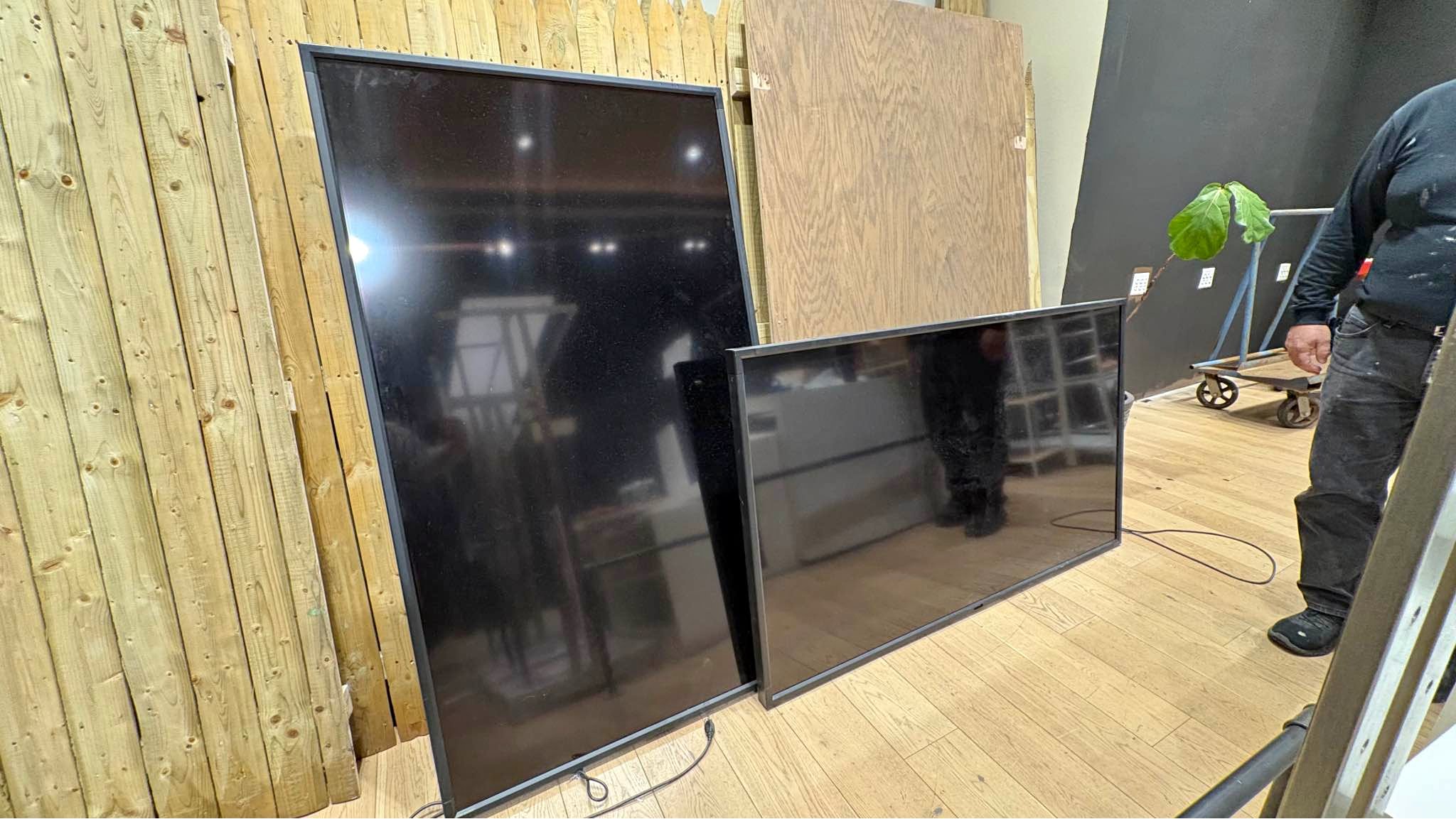 NEED GONE - Commercial Display NEC E705 70 inch LCD Monitor - 2 ...
