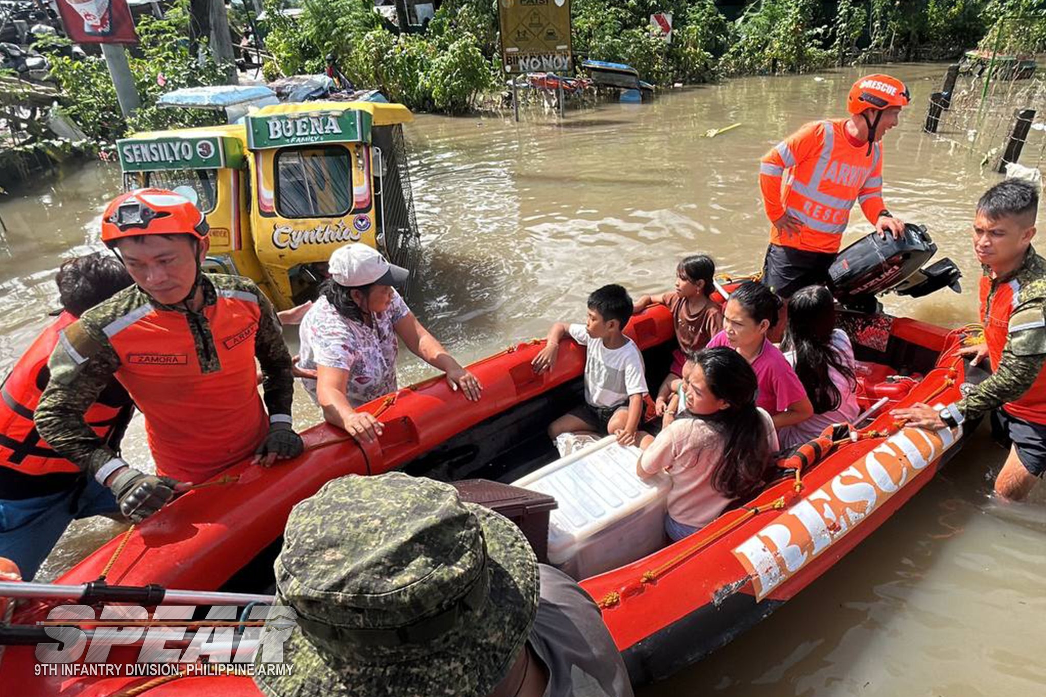 CDN - PH Army rescues infant, senior citizen from Bicol flooding LOOK ...