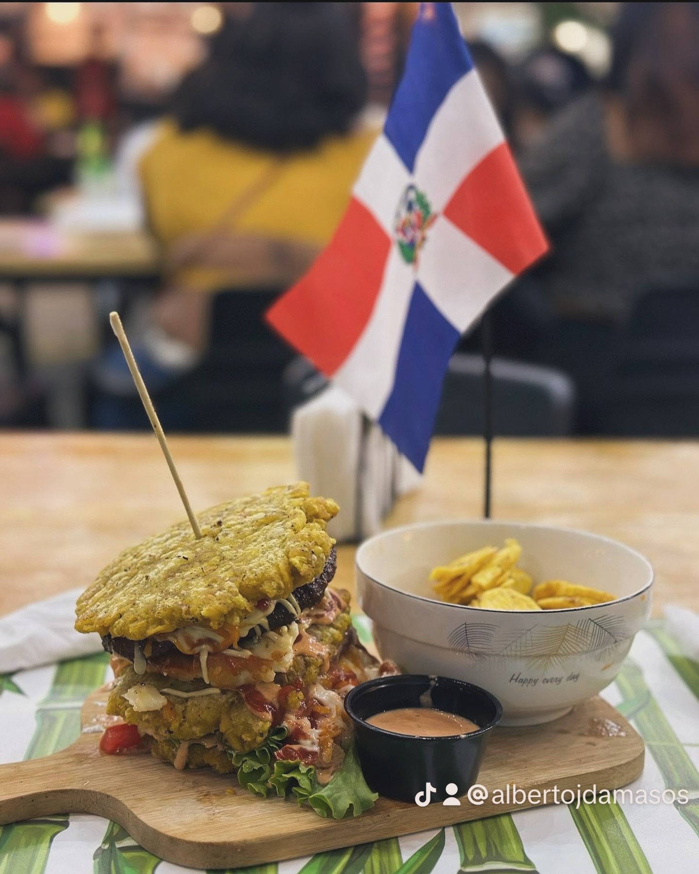 Platano Power RD - Prueba lo NUEVO, nuestra HAMBURGUESA 🍔 de plátano 🍌 ...