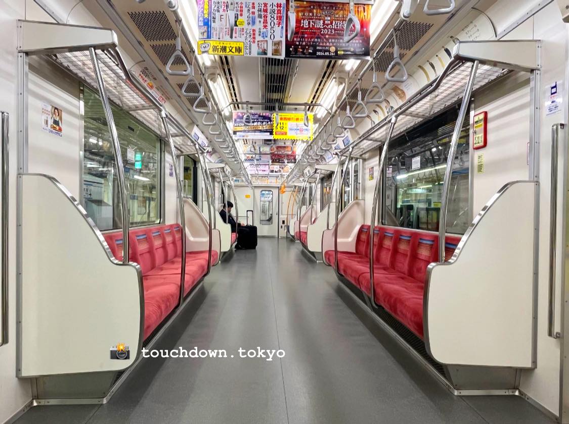 📍First train on the Tozai Line at 5am 📸 touchdown.tokyo