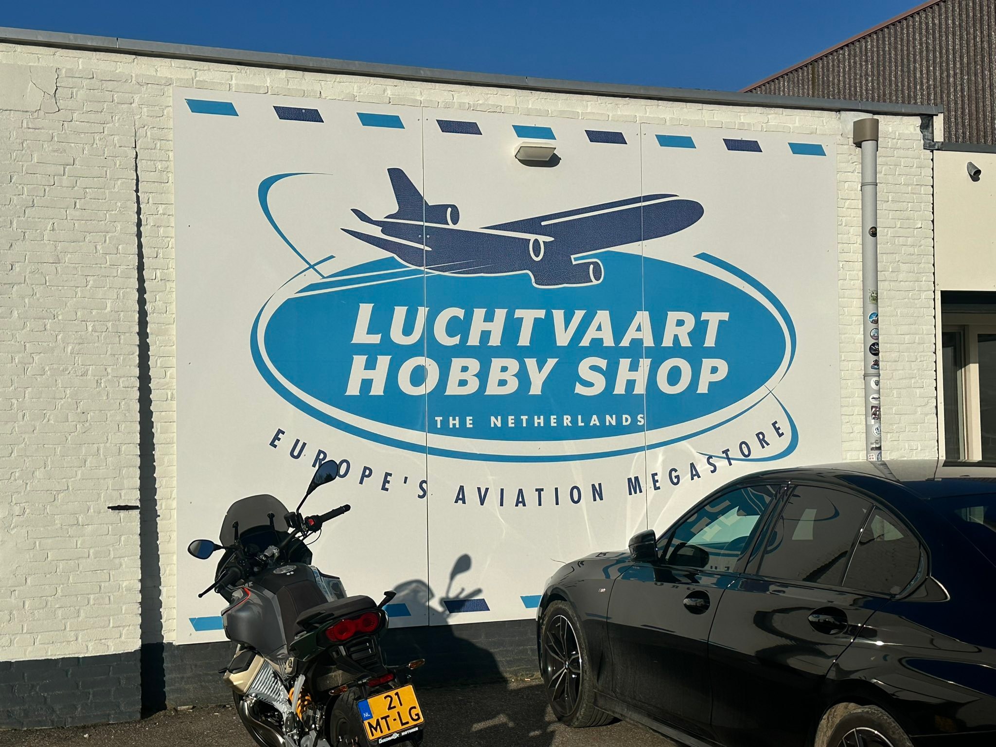 Aircraft hobby shop with models and airline items