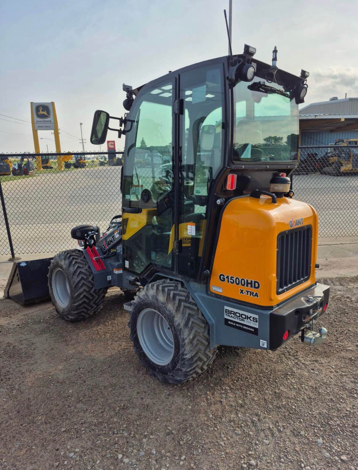 Giant G1500 X-tra compact wheel loader articulated 3362 tip load - Toy ...