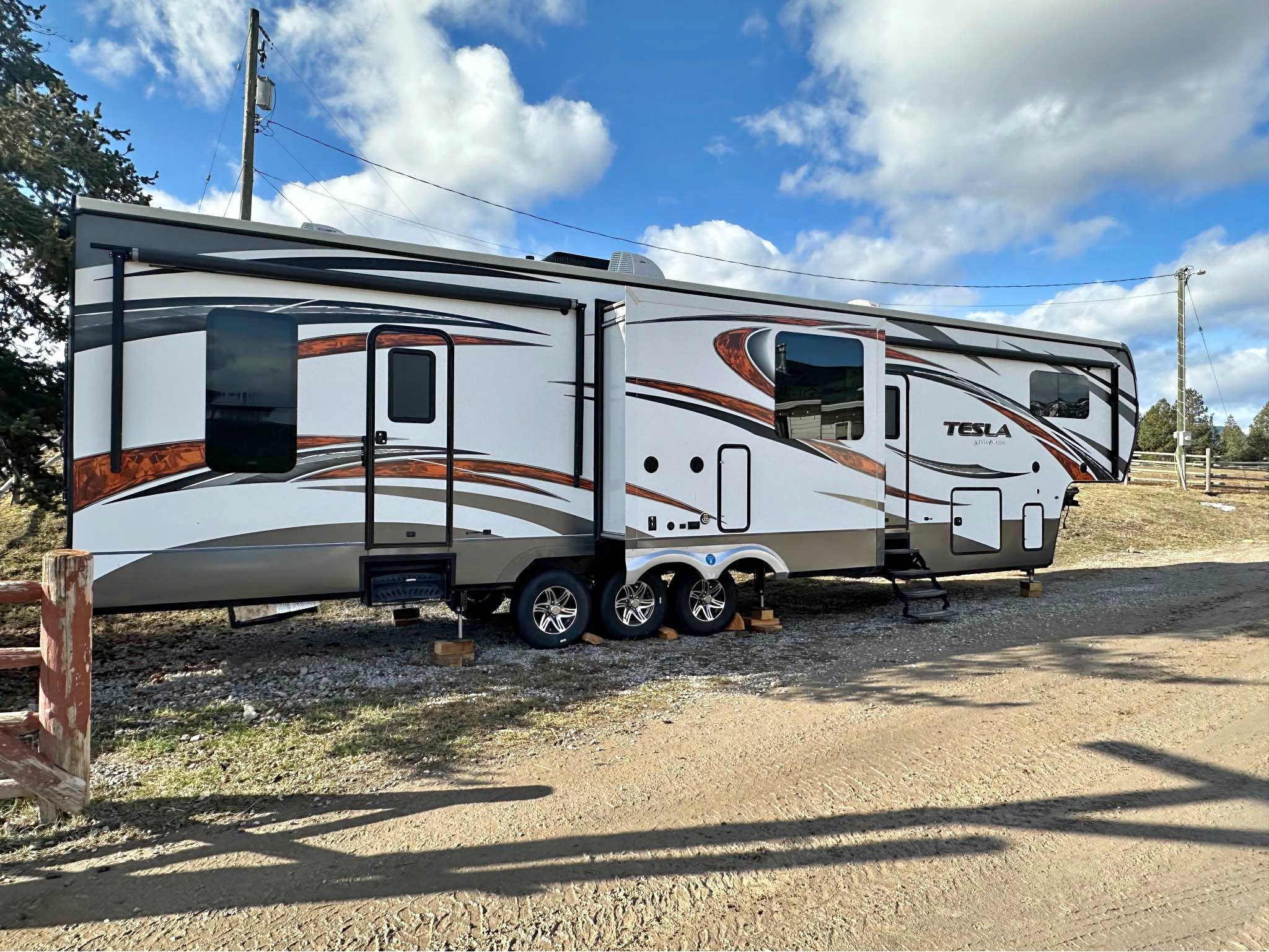 2015 TESLA EVERGREEN TOY HAULER - RVs & Campers - Chase, British ...