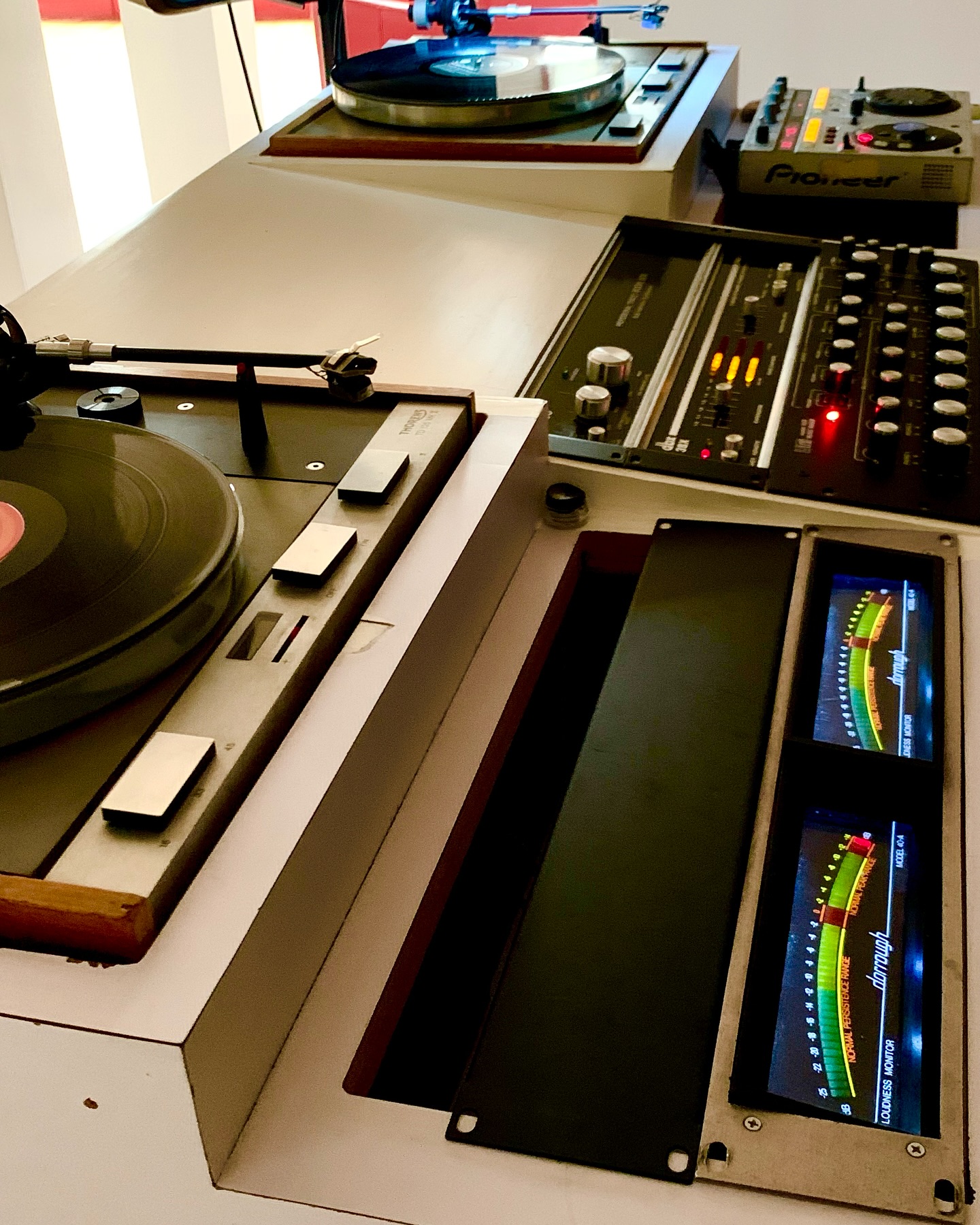 Dr - Personal DJ setup all audio grade modified Urei 1620 Moxer