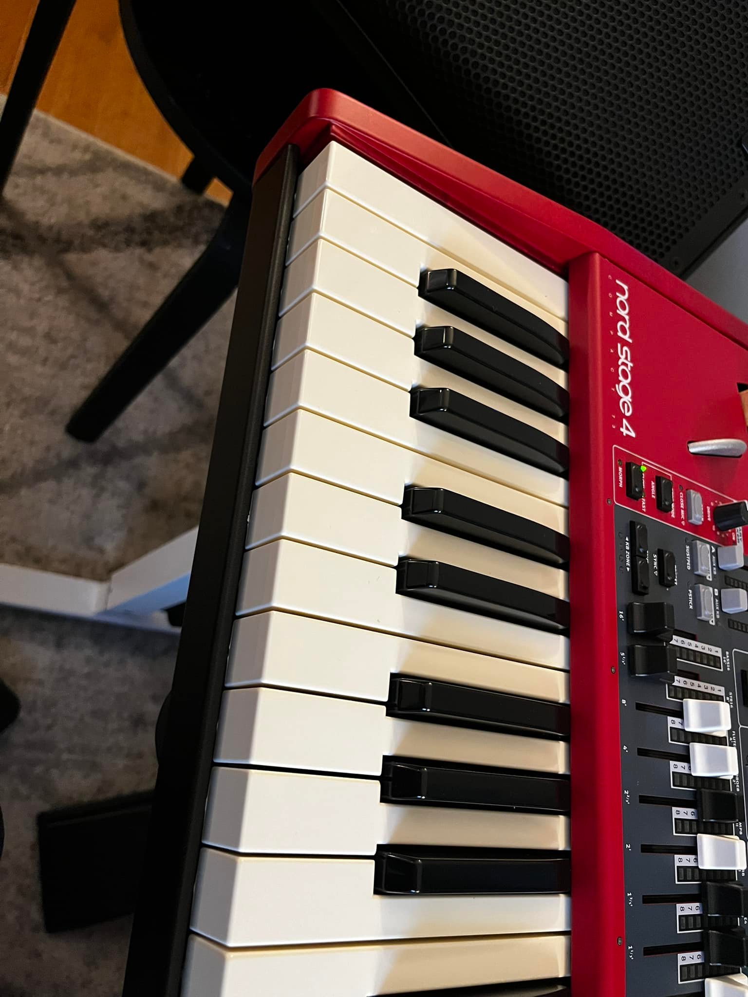Nord NS4 Compact cosmetic defects and key issues?