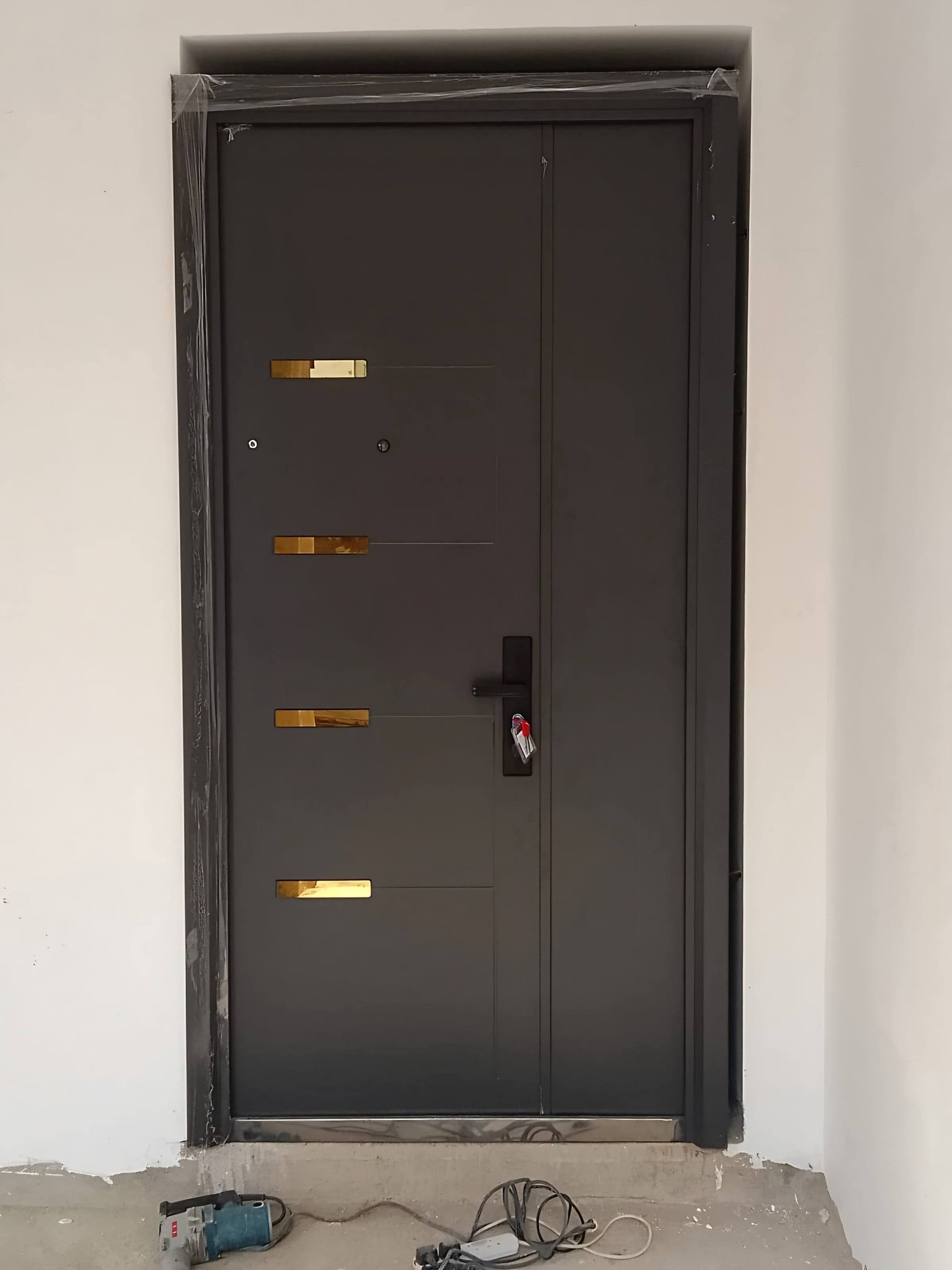【中古】 安楽の門 Luxury isn't always loud. Sometimes it's a clean, beautiful door