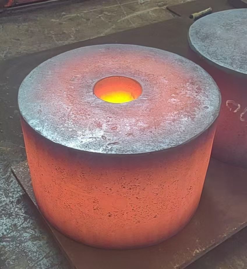 Inside the forging factory process of Hammer after hammer changes ...