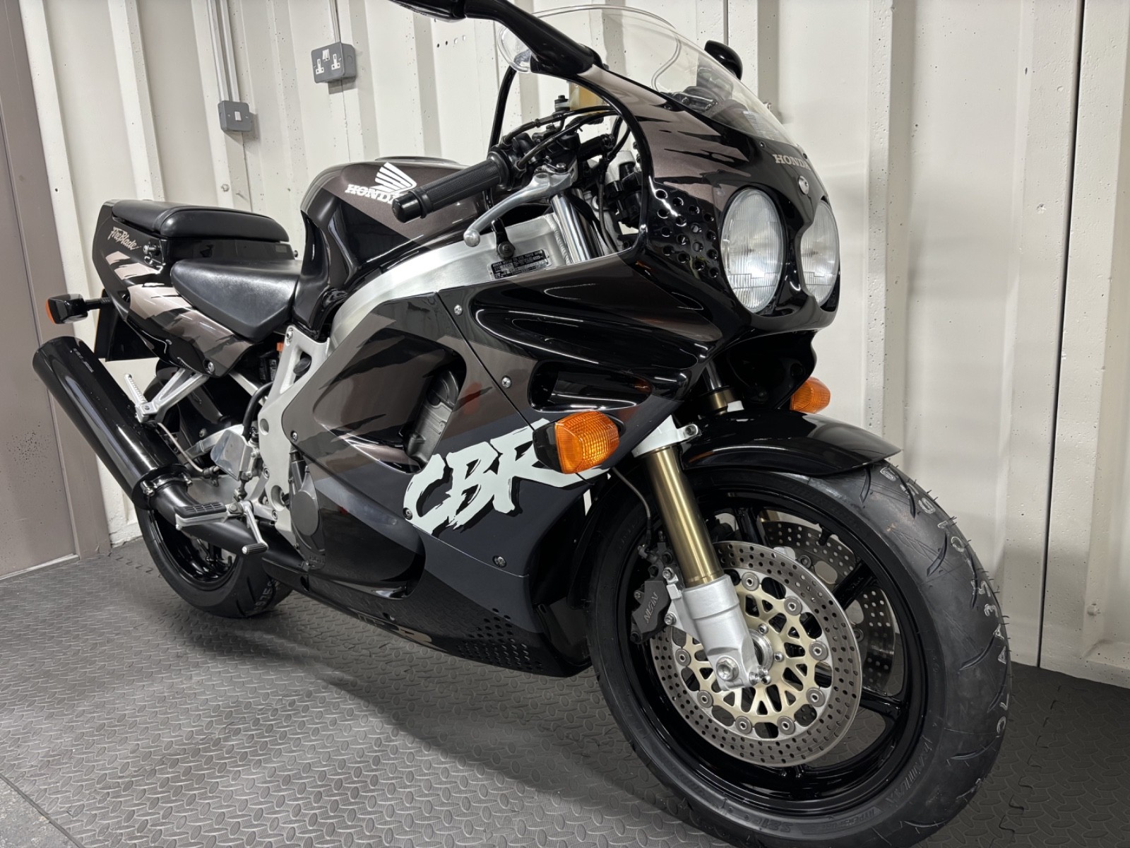 Check out this stunning 1993 Honda CBR 893 918 Fireblade Old Skool