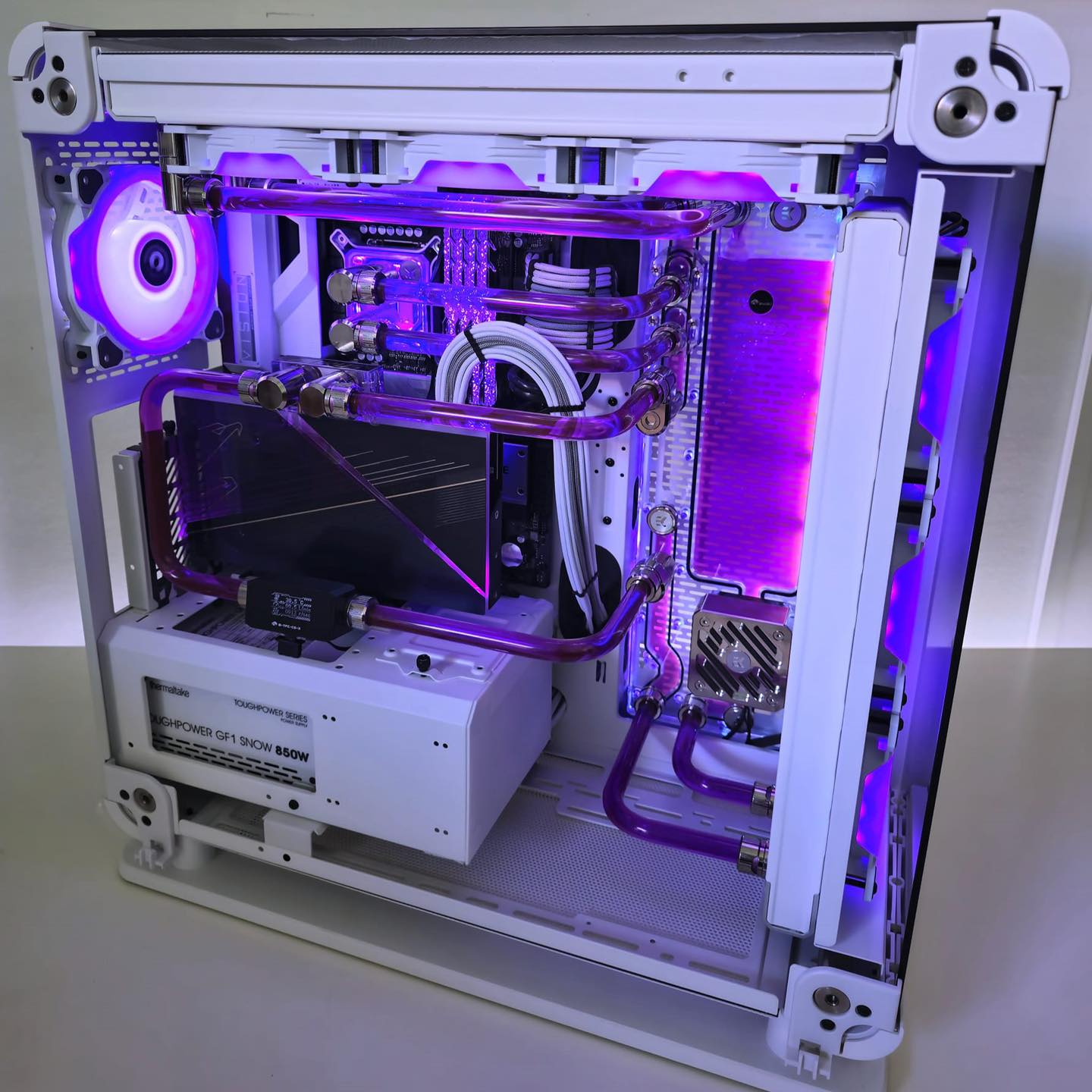 CableMod - Beautiful showcase of our custom cables in this...