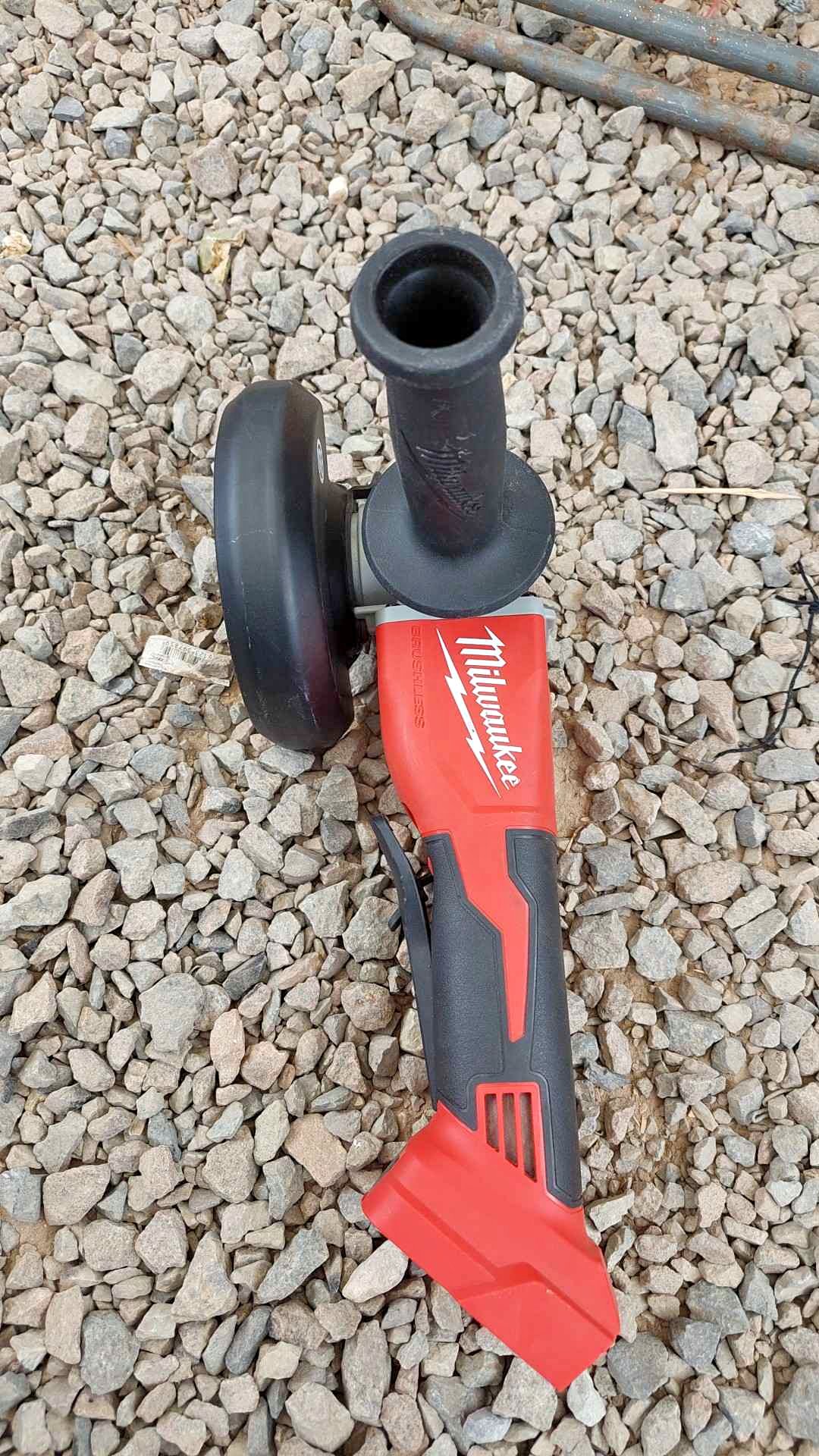 Baffer Milwaukee M12 fuel Sin pila ni cargador Entrego plaza 2000 atrás ...