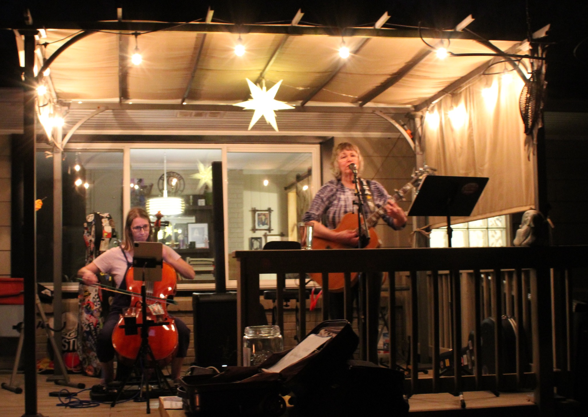 Lisa R and The Lucky Stars