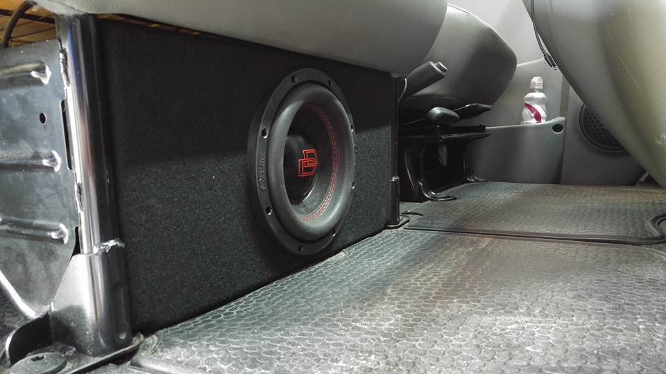 Deze Renault Trafic... Car Audio Shop Mag t wat Harder