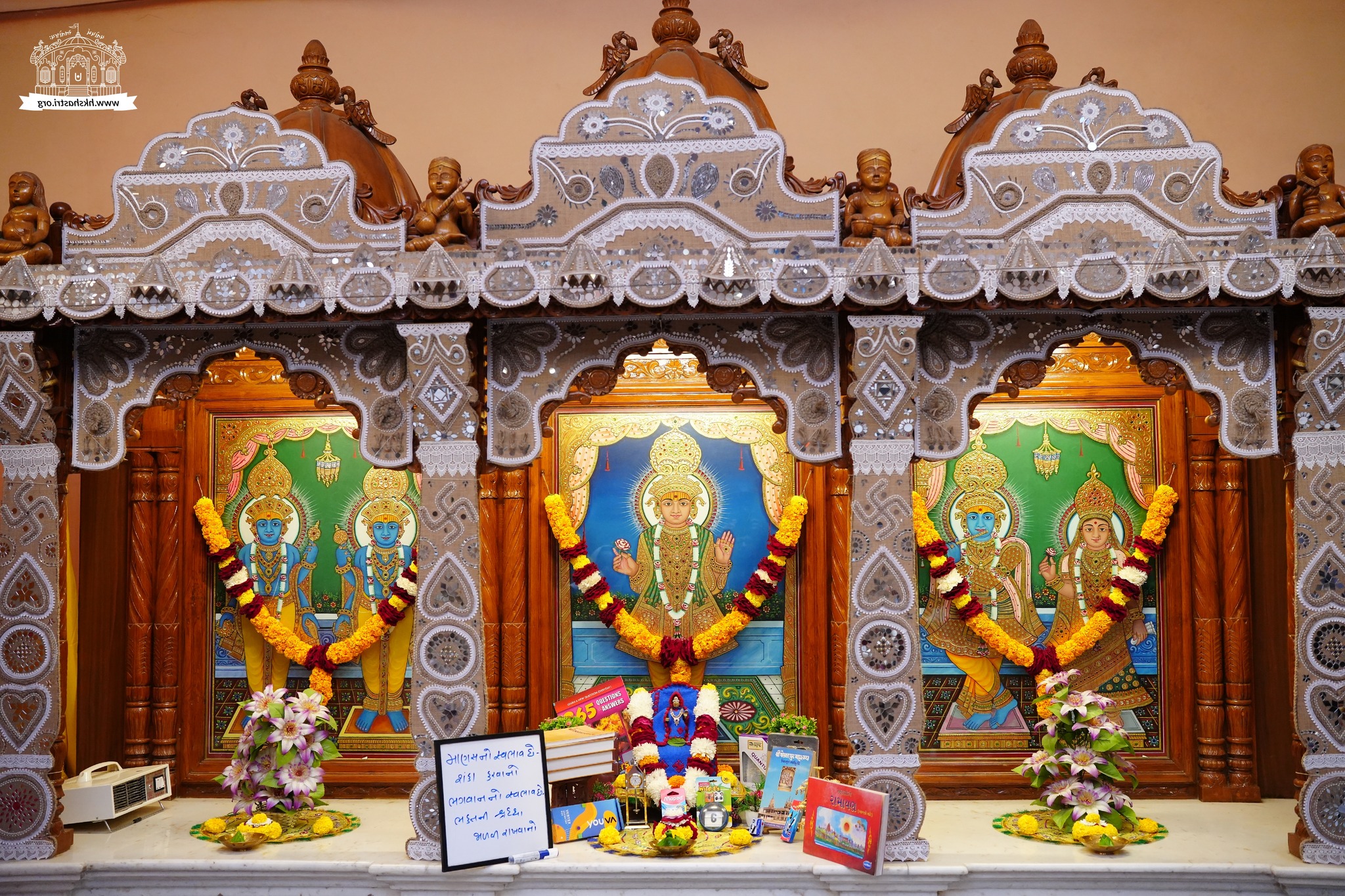⊍ શ્રી ઘનશ્યામ... - Shree Swaminarayan Temple Gandhinagar