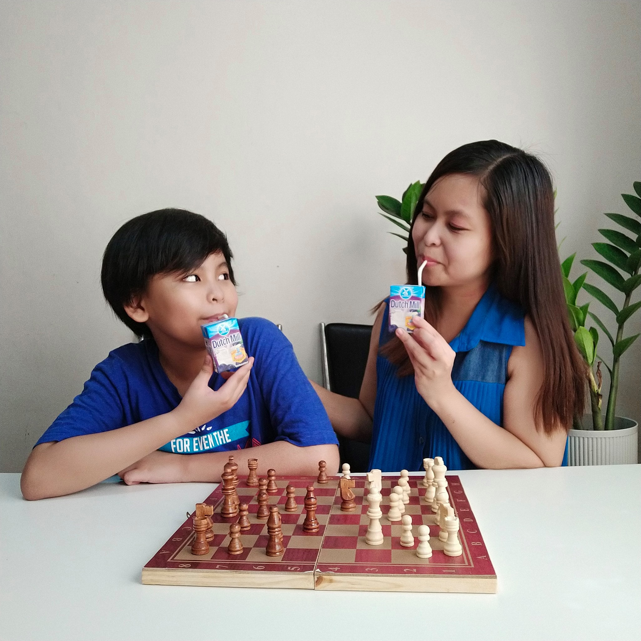 Eco loves playing chess... - Eat and Travel with Team Lagazo