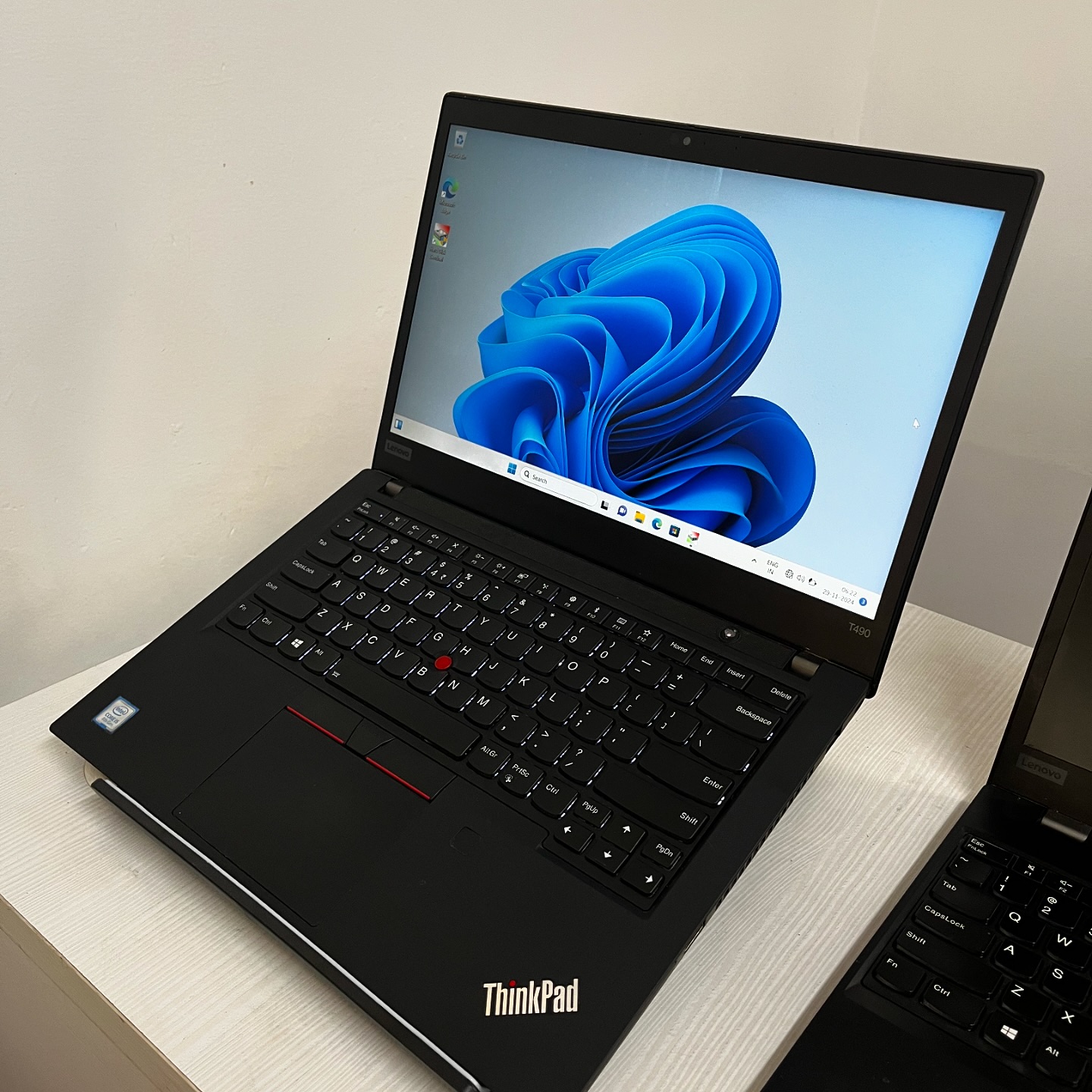 ?? LENOVO THINKPAD T490?? Best business laptop for office and 