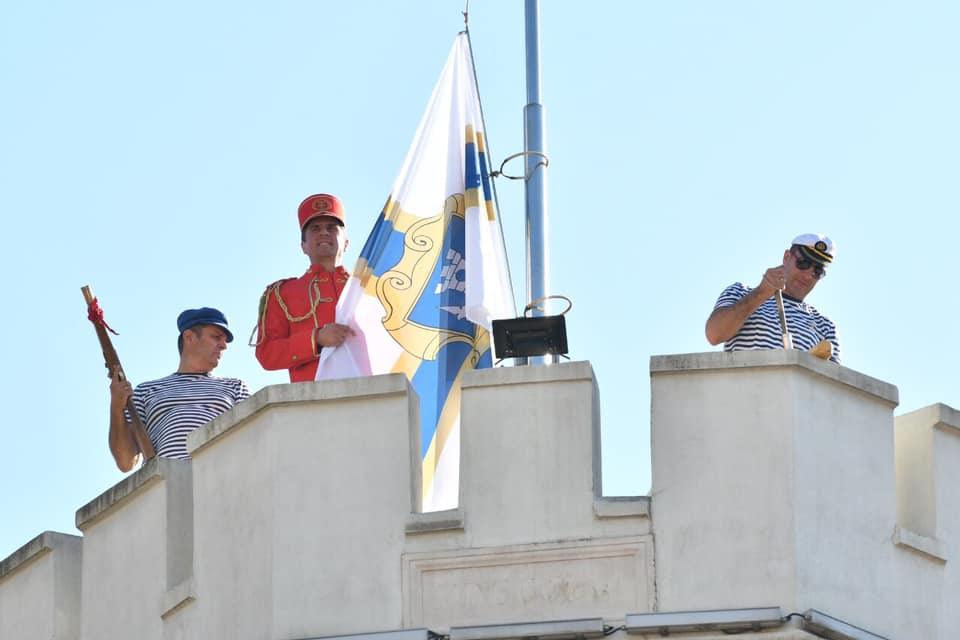 NOVI SIMBOLI GRADA Novi simboli, grb i zastava koja se danas uz svečanu ...