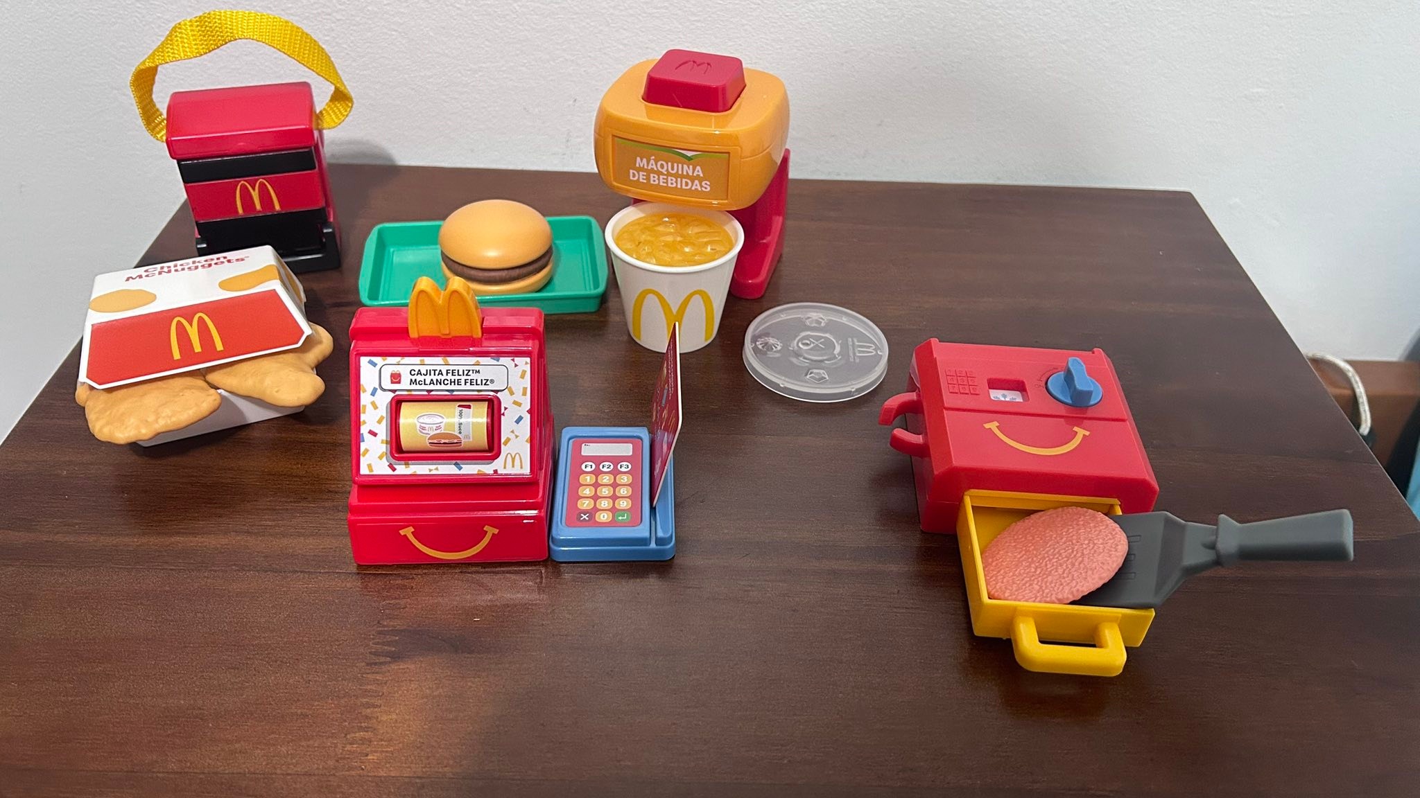 Brazilian Happy Meal set for July. EA DE EBEBIDAS MÁQUINA 0.23000