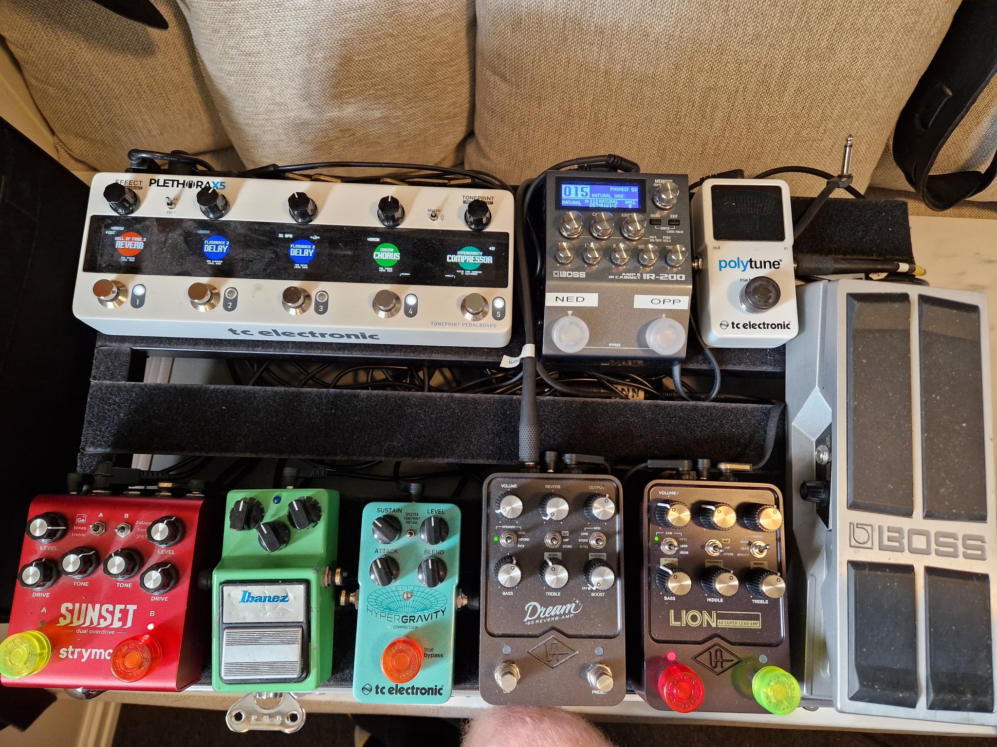 My pedalboard 343th 🙂 testing UA FX Lion and Dream 65. What do