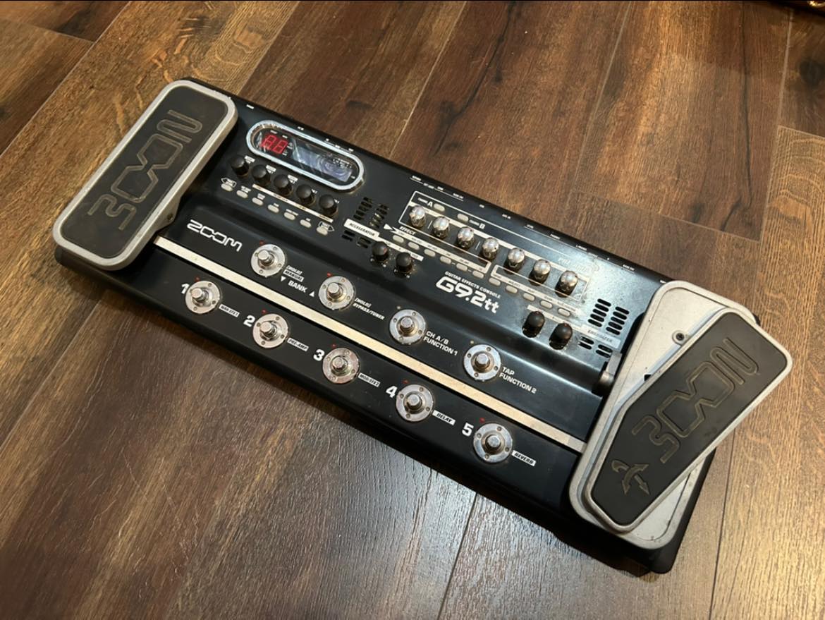 Anyone have a working Zoom 9002? I have two: they both power up