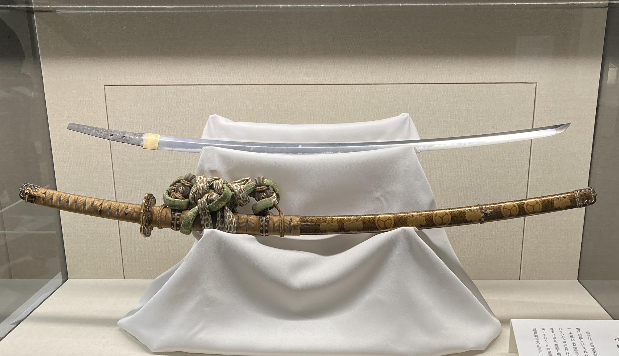 CREST様KAMINARIGUITARS × HISTORY KH-CYGNE 750-year-old samurai sword with tokugawa crests