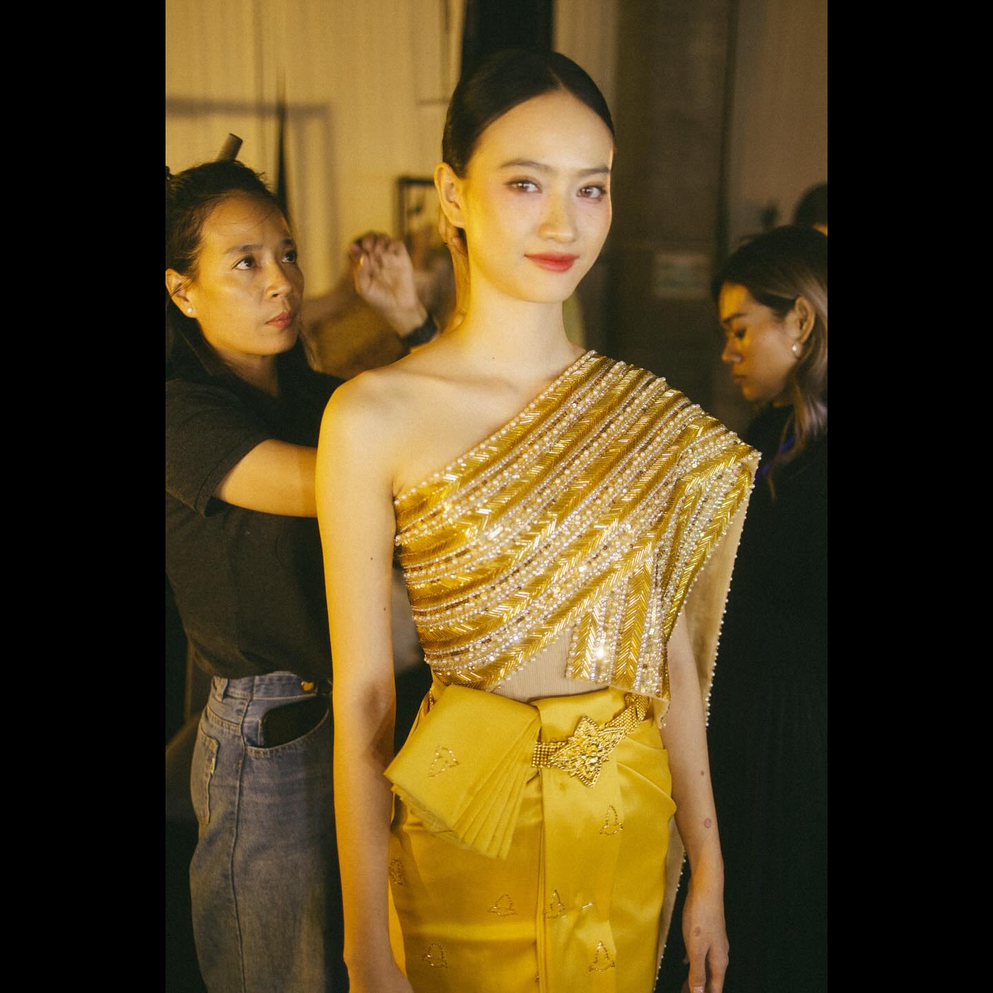 Blending Khmer tradition with modern design/elegance” SOKNAN Bridal The muse @kosamak_s in Cambodia wedding costume, full hand beading Swarovski crystal, pearl,sequin and glass bead Sbai “ស្បៃ” and Phamoung “ផាមួង” hand draped skirt. #