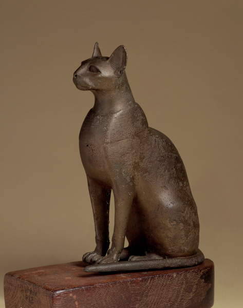 Cast bronze figure of a cat, a representation of the feline