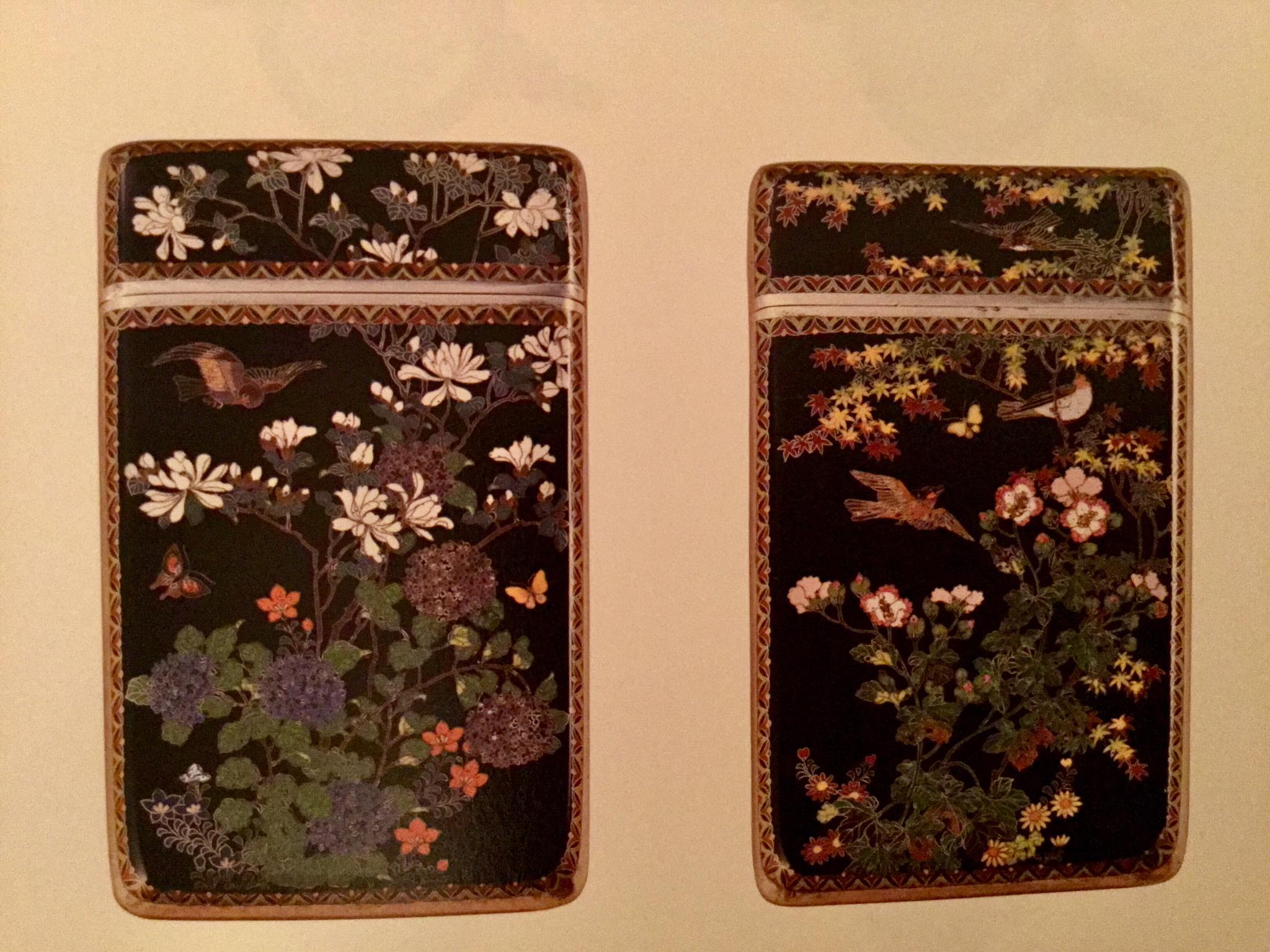 花鳥19 蝶に花丸唐草文飾壺 Pot with butterflies and flowers arabesque